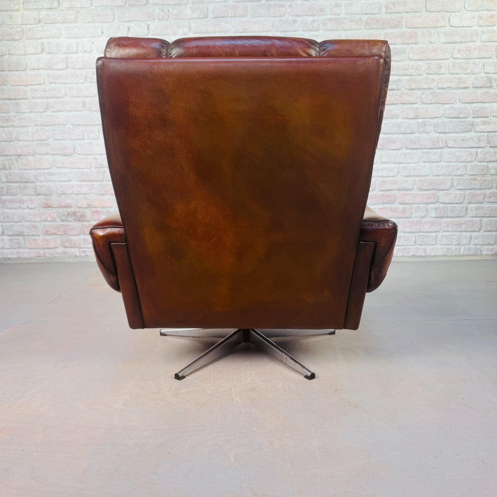 Mid-Century Danish Leather Swivel Armchair – Hand-Dyed Tan Colour