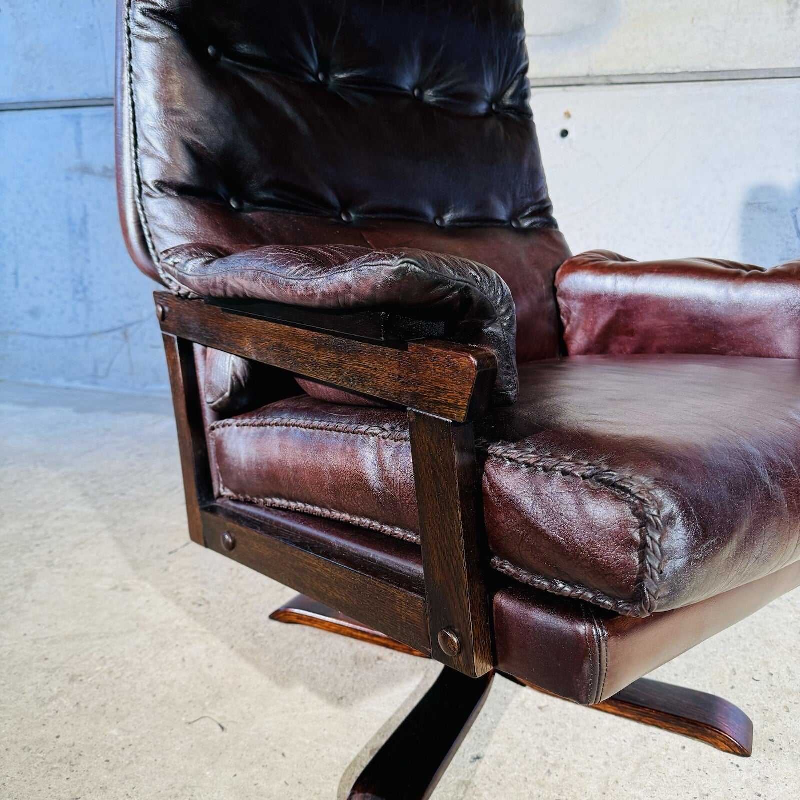 1 Of 2 Beautiful 1970s Vintage Danish Chestnut Leather Swivel Chair