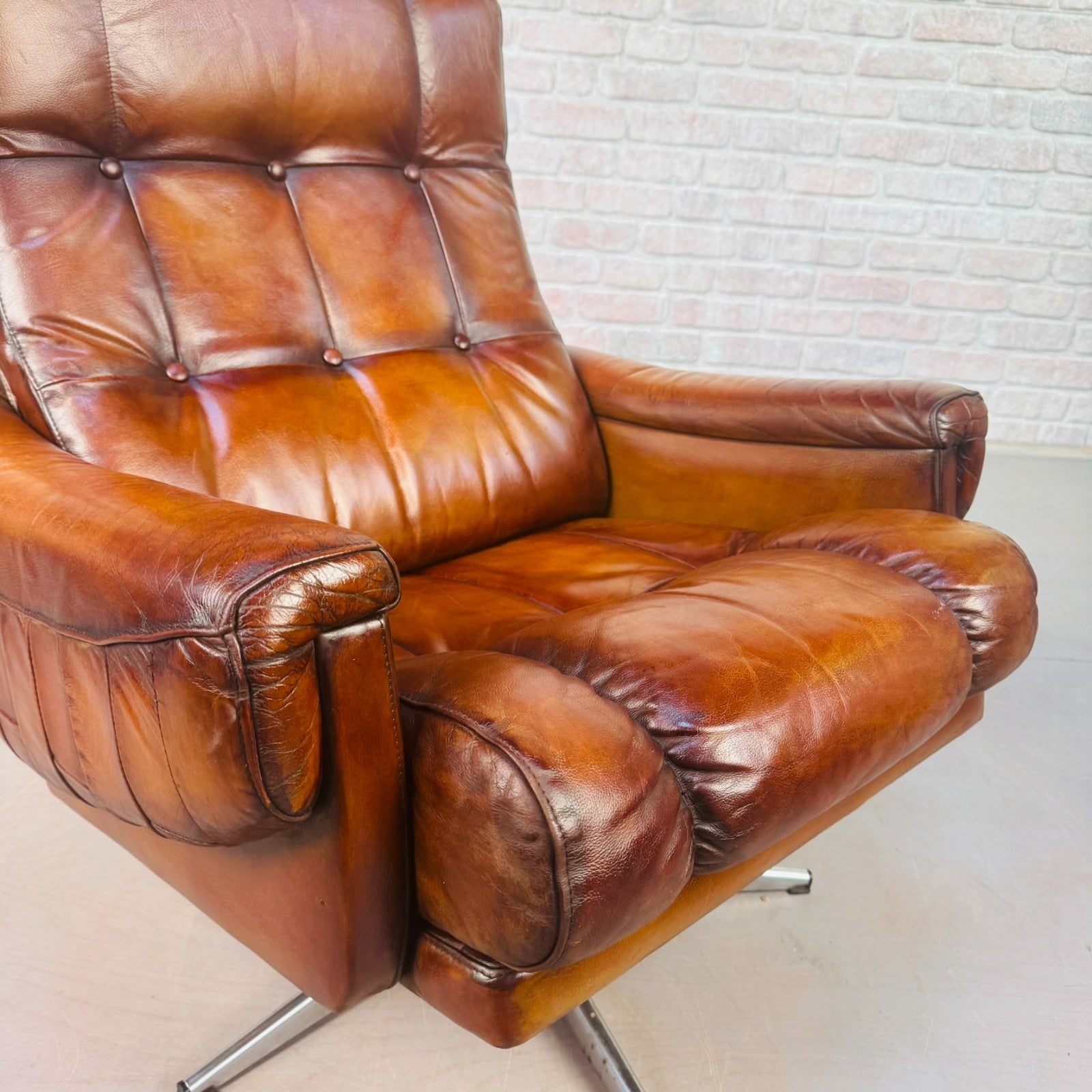 Mid-Century Danish Leather Swivel Armchair – Hand-Dyed Tan Colour