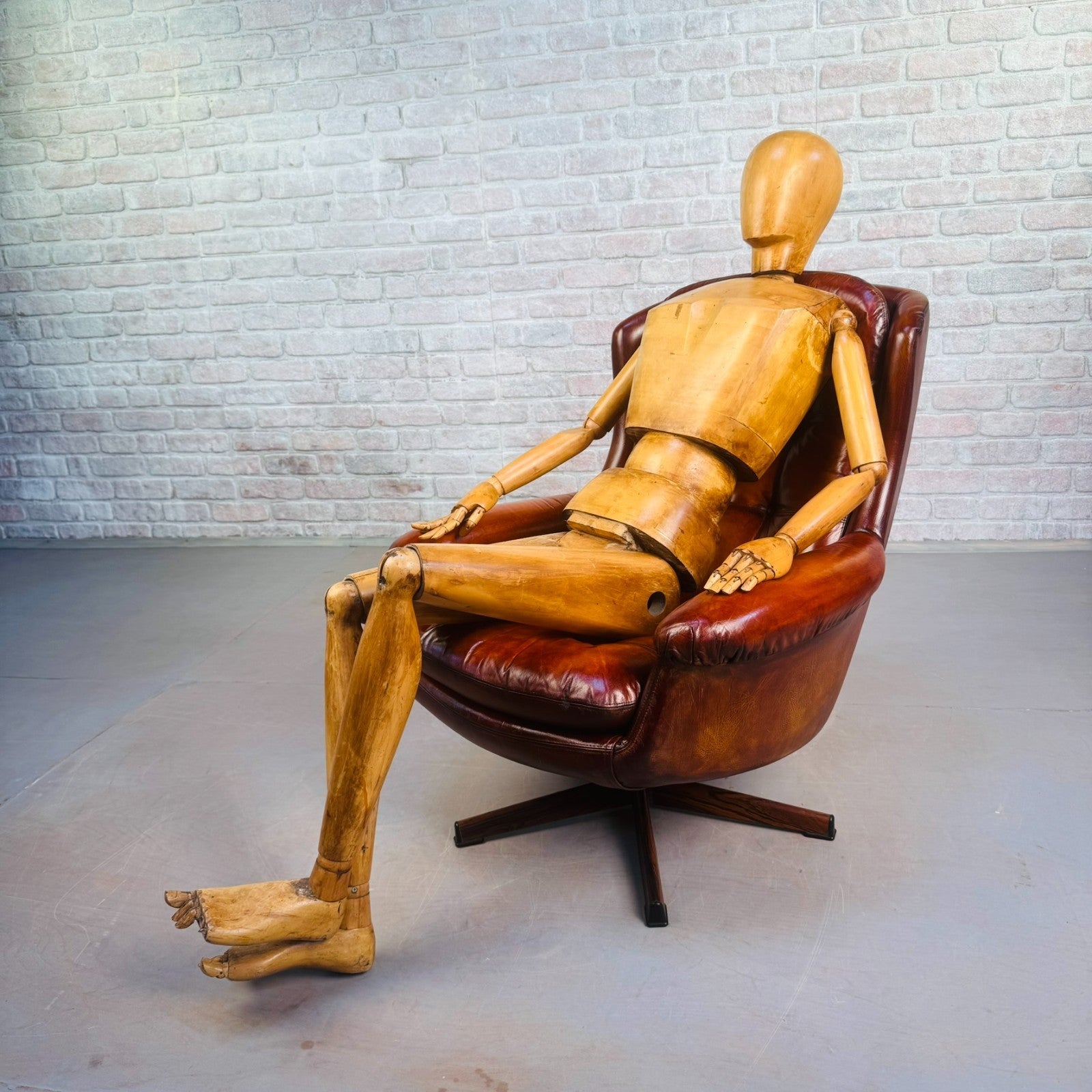 1970s Danish Egg Chair – Cognac Leather Swivel Base