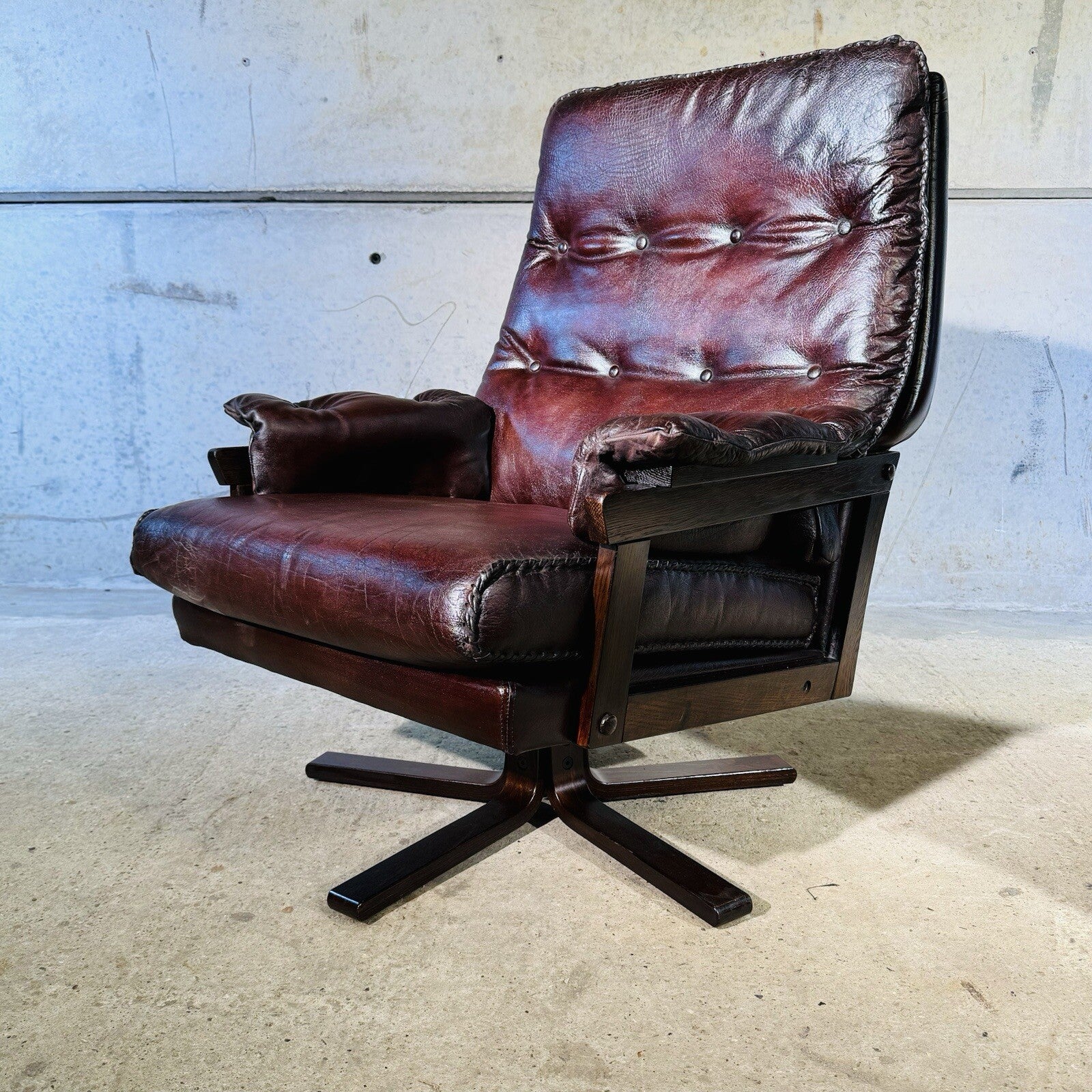 1 Of 2 Beautiful 1970s Vintage Danish Chestnut Leather Swivel Chair