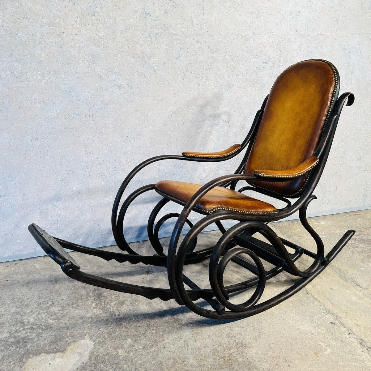 Antique Thonet Bentwood Rocking Chair With Retractable Footrest Leather