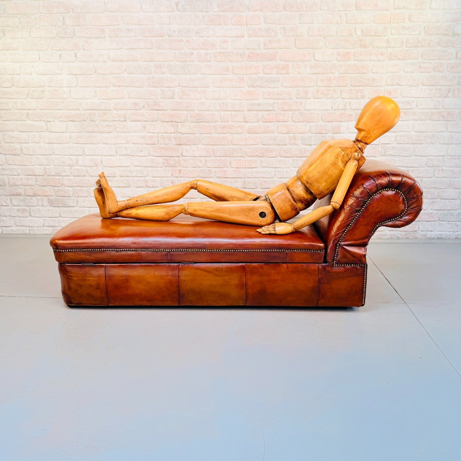1920s Tan Leather Chaise Lounge Reclining Headrest Blanket Box Antique
