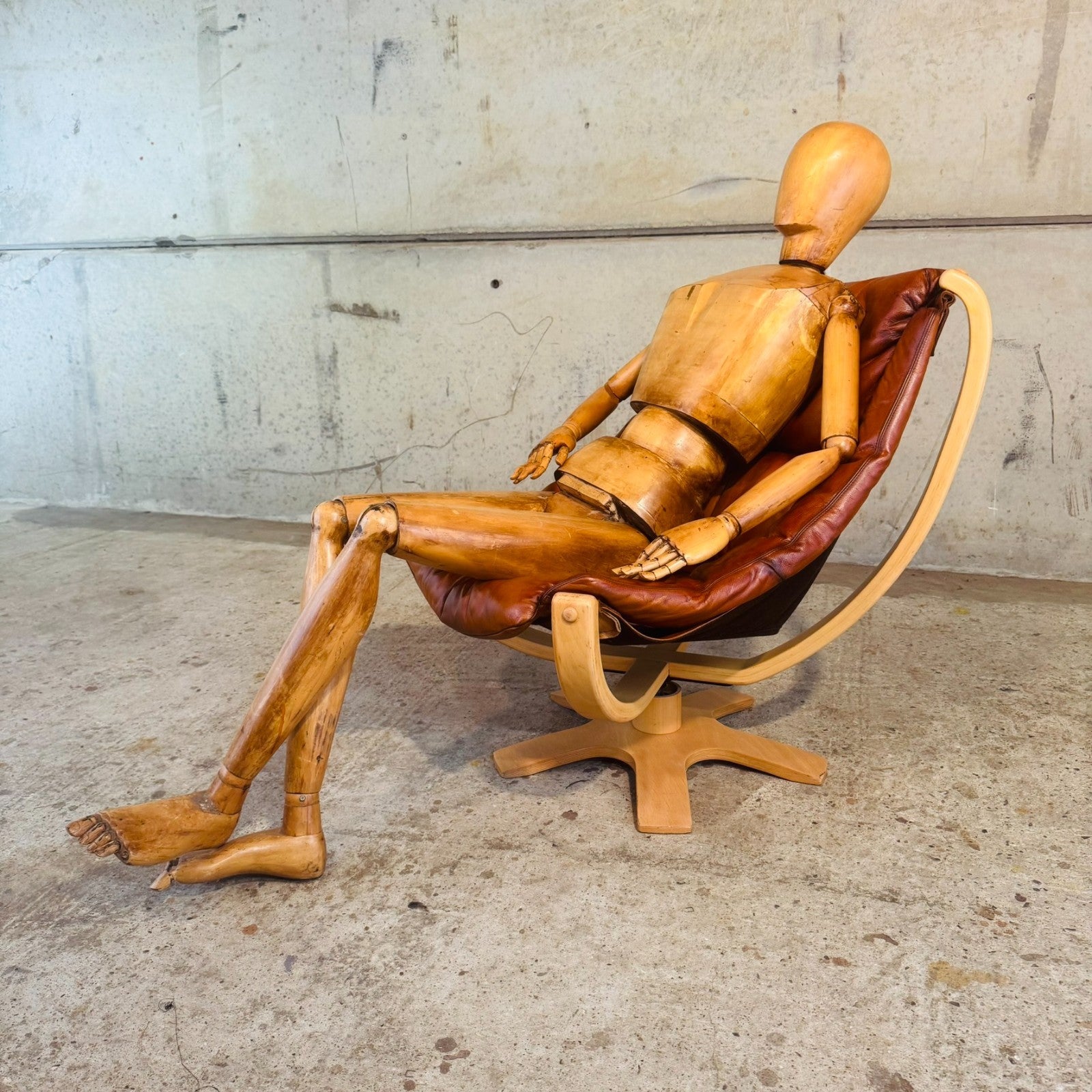 Vintage Danish Svend Skipper Swivel Tan Leather Chair – Solid Beech Frame