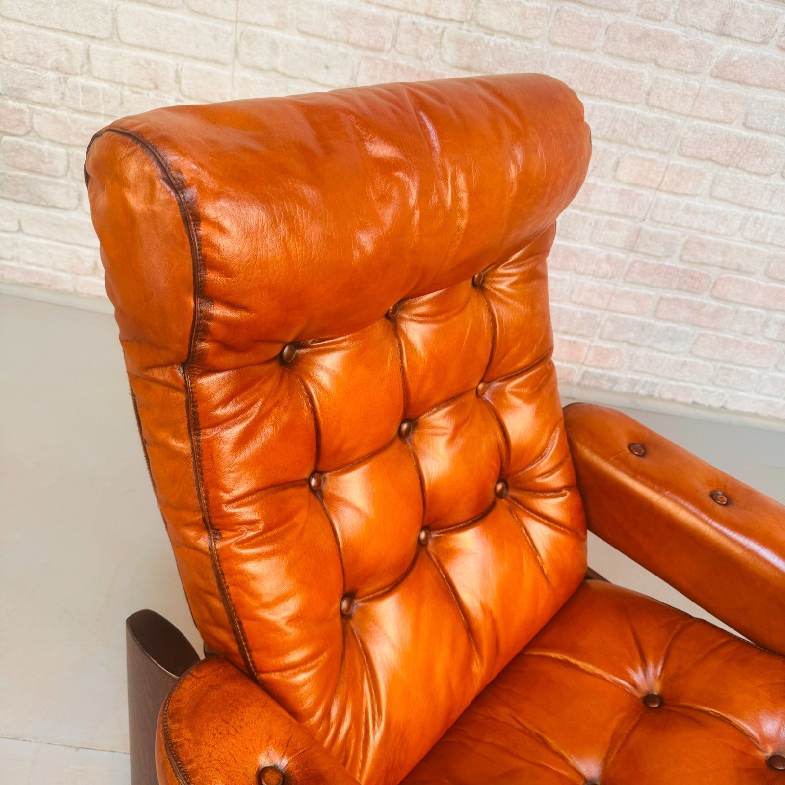 Vintage Ekornes Reclining Tan Leather Armchair Oak Frame
