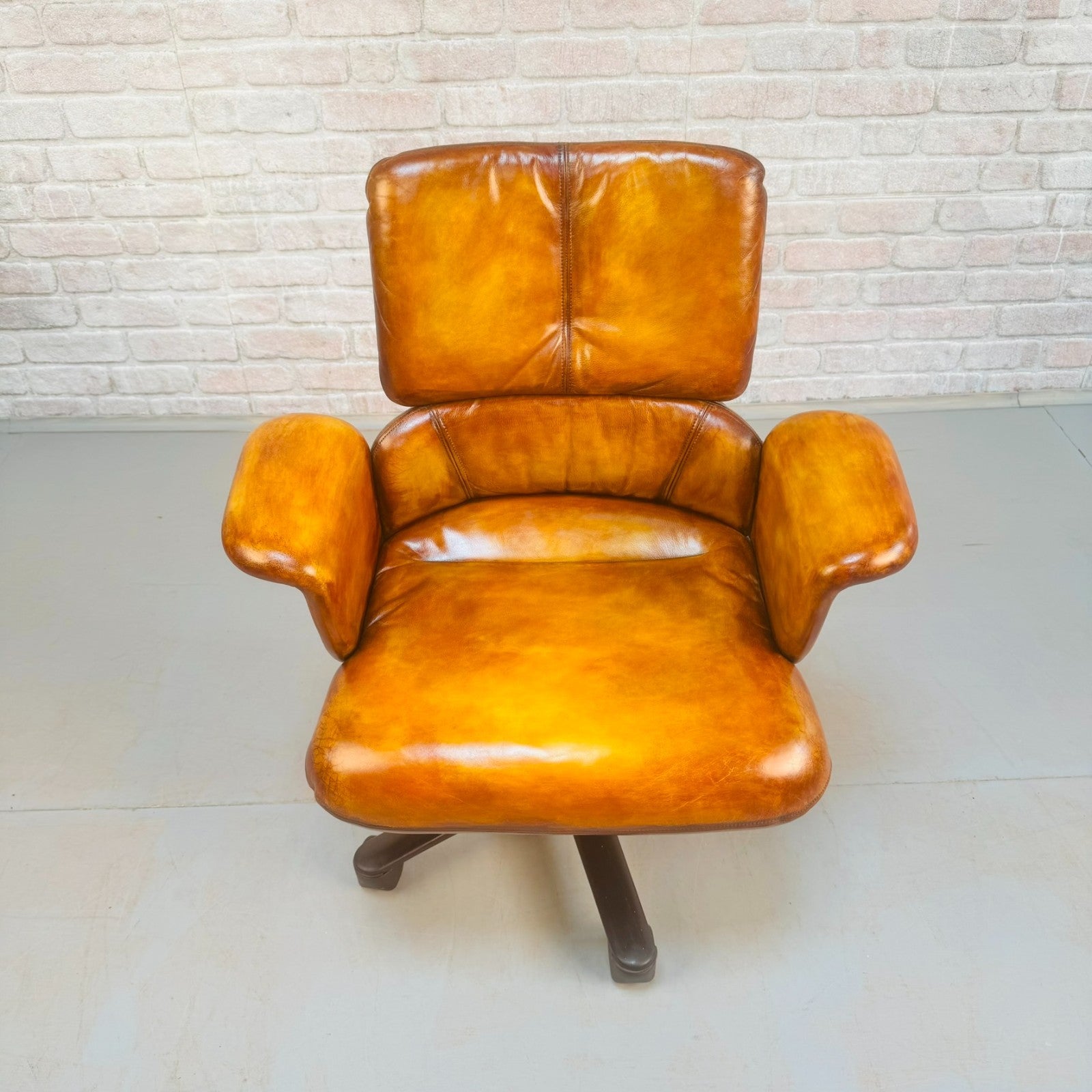1980s Herman Miller Geoff Hollington Light Tan Leather Executive Chair