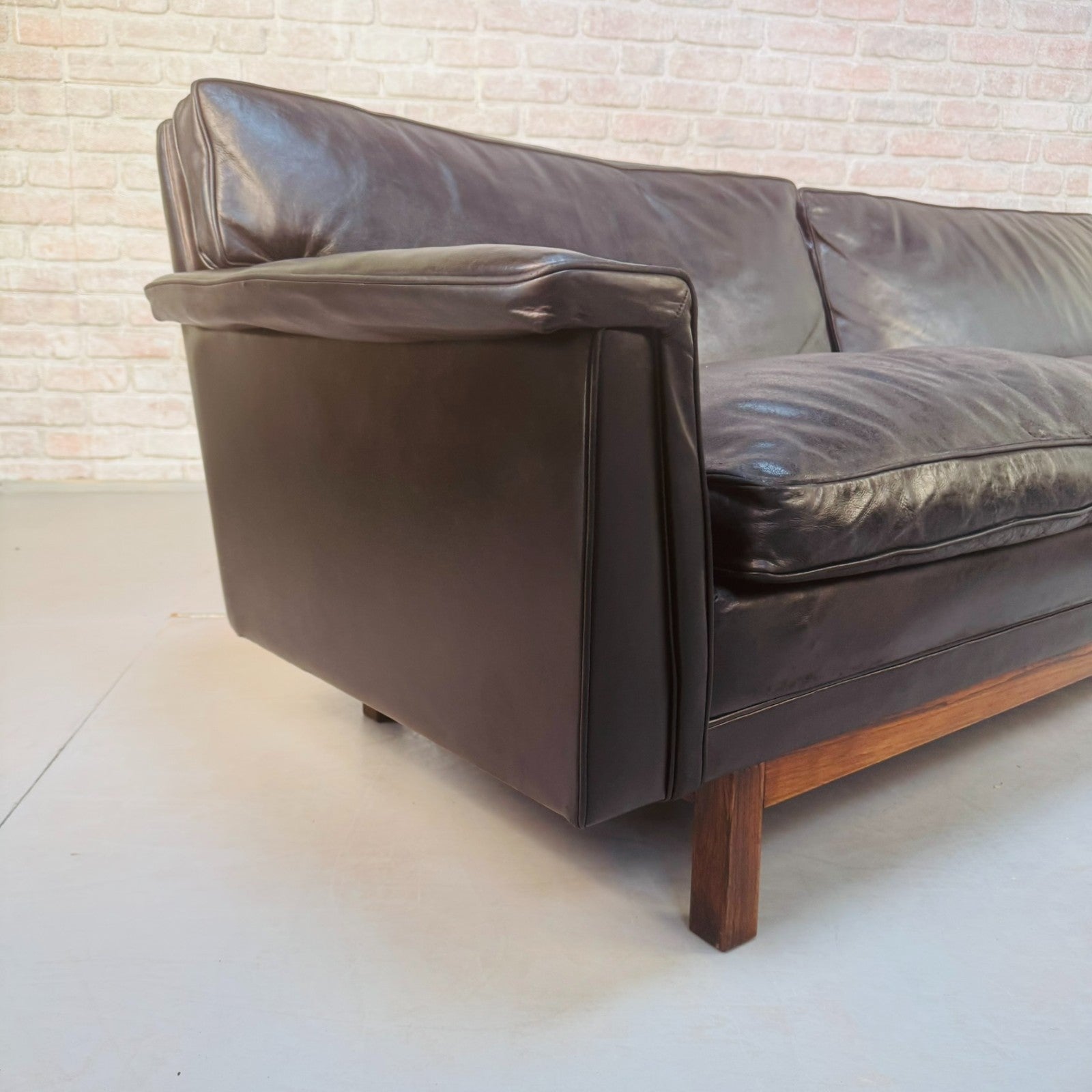 Long Vintage 1960s Swedish Black Leather Three Seater Sofa – Rosewood Base