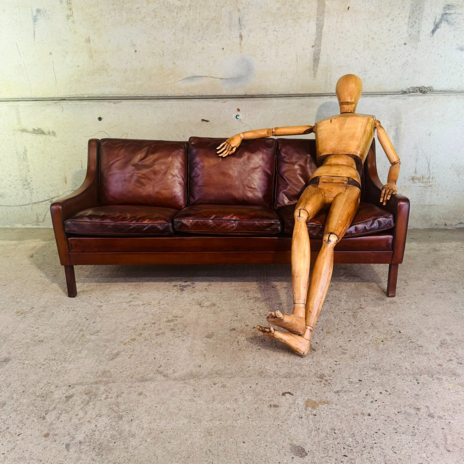 Elegant Vintage Danish 1970s Mogens Hansen Three-Seater Tan Leather Sofa