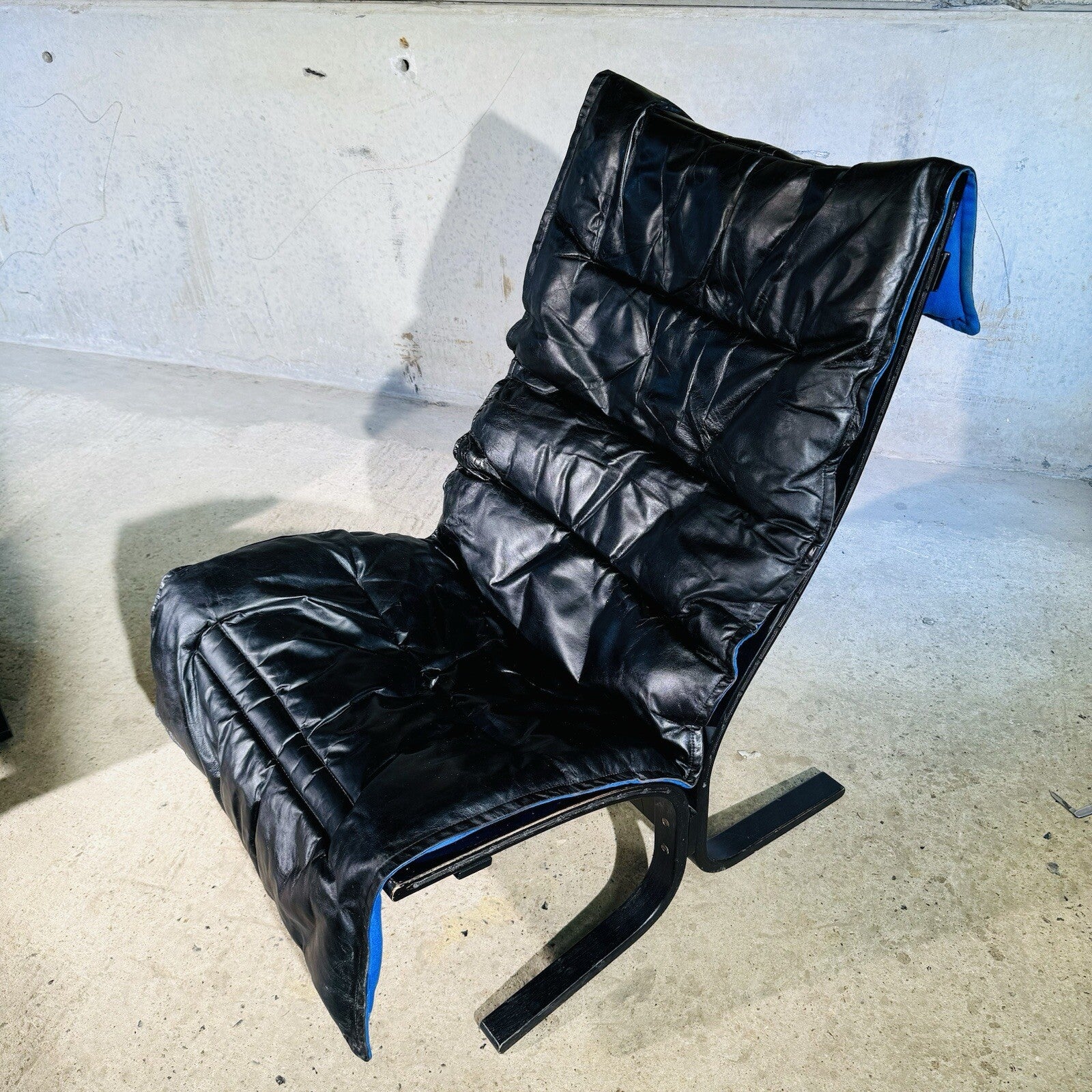 Pair of Easy Chairs Black Leather by Westnofa, Norway 1970 Bentwood Frame