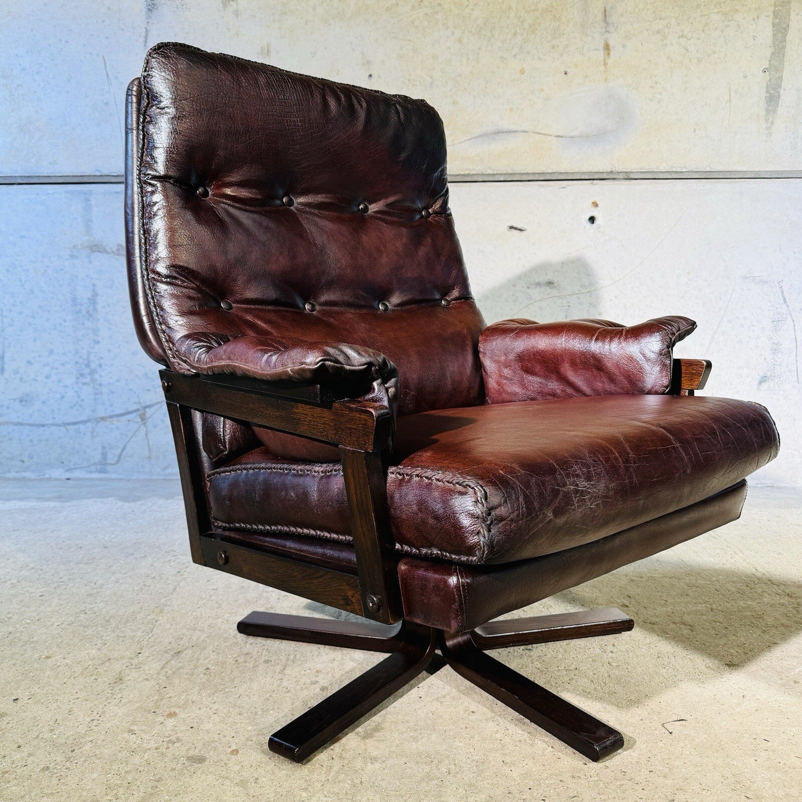 1 Of 2 Beautiful 1970s Vintage Danish Chestnut Leather Swivel Chair