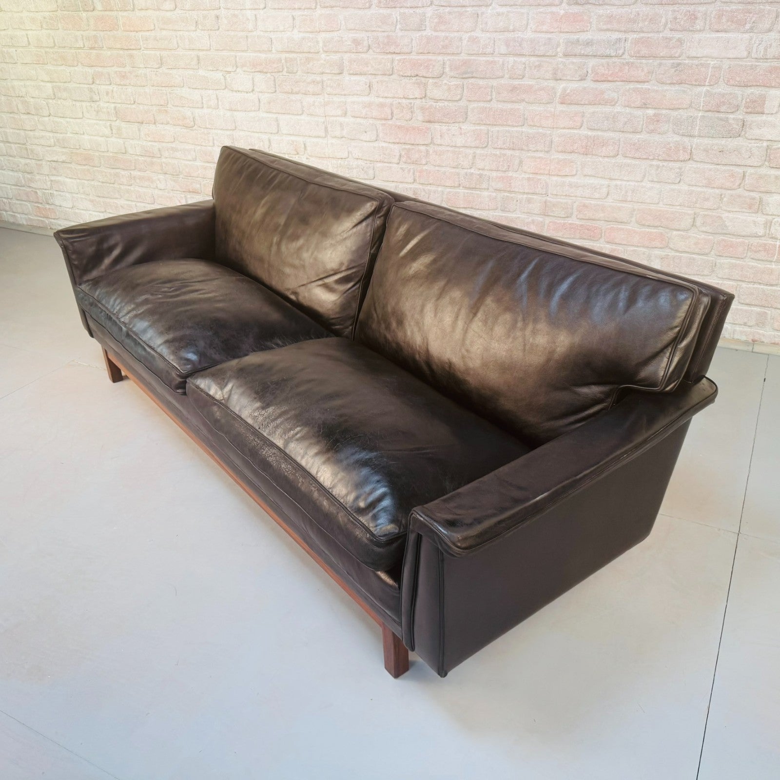 Long Vintage 1960s Swedish Black Leather Three Seater Sofa – Rosewood Base