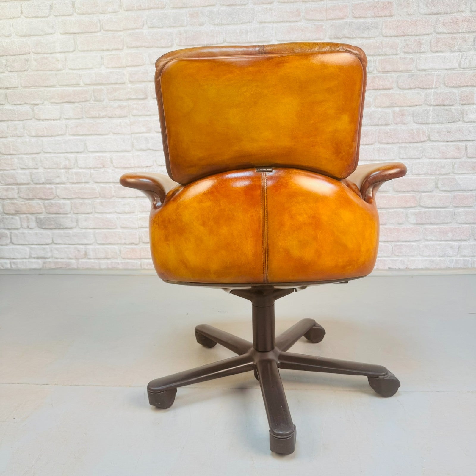 1980s Herman Miller Geoff Hollington Light Tan Leather Executive Chair