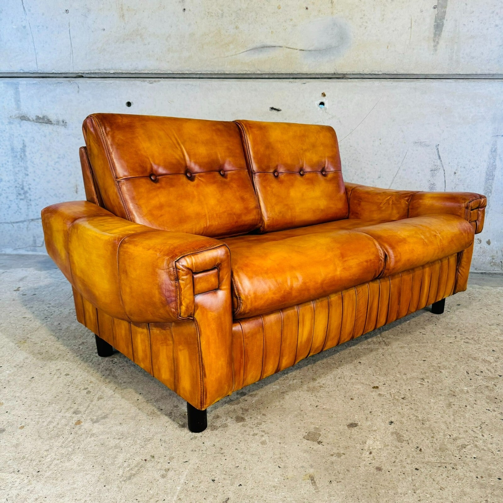 Vintage 1970s Danish Two-Seater Light Tan Leather Sofa – Timeless Design