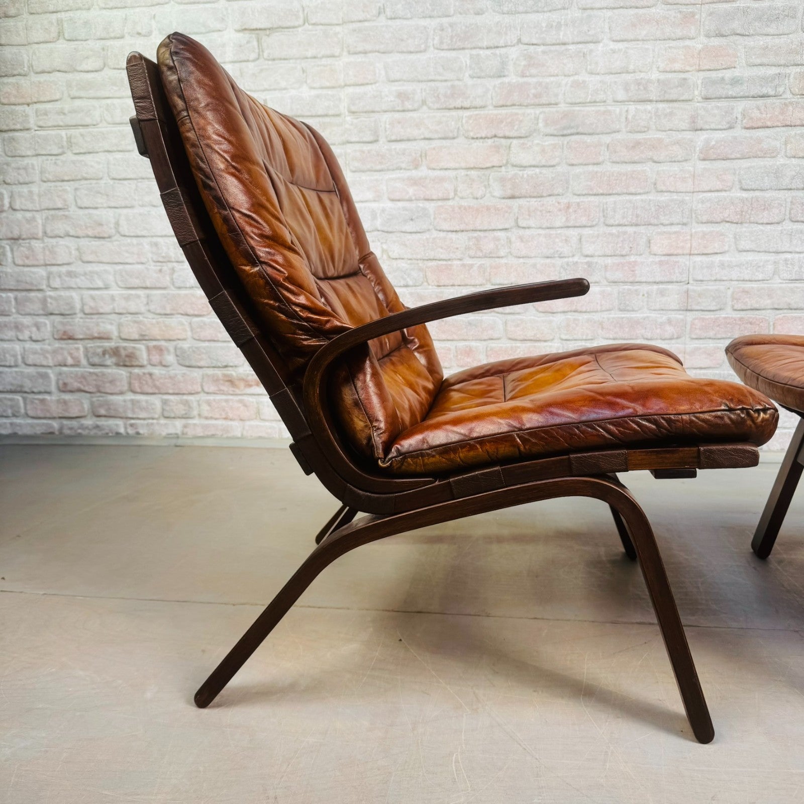Mid Century Danish Farstrup Mobler Tan Leather Armchairs Pair Bentwood Miljø