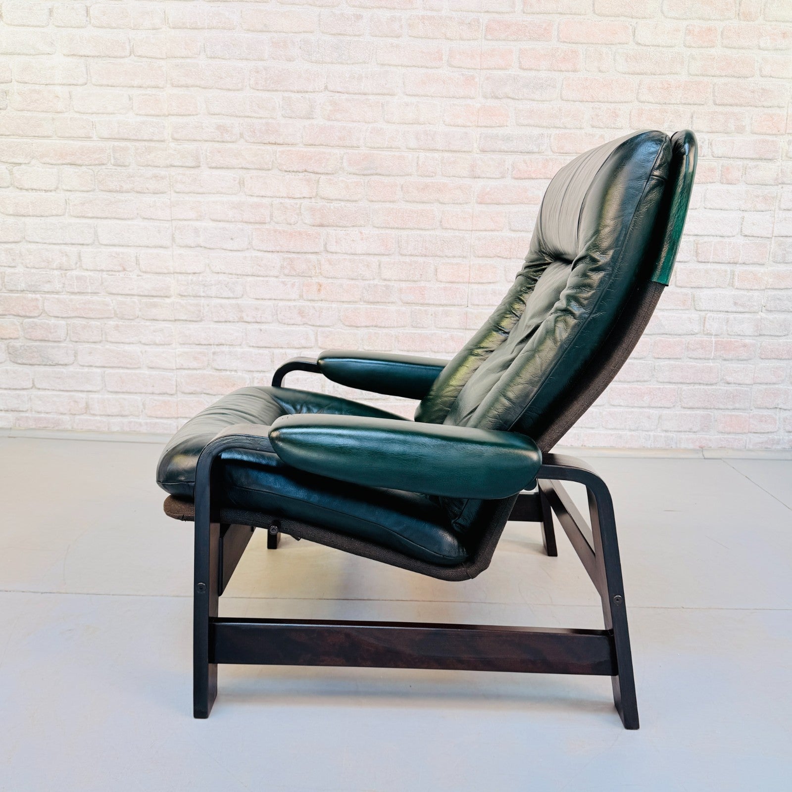Vintage Ekornes Dark Green Leather Reclining Armchair Scandinavian Lounge Chair