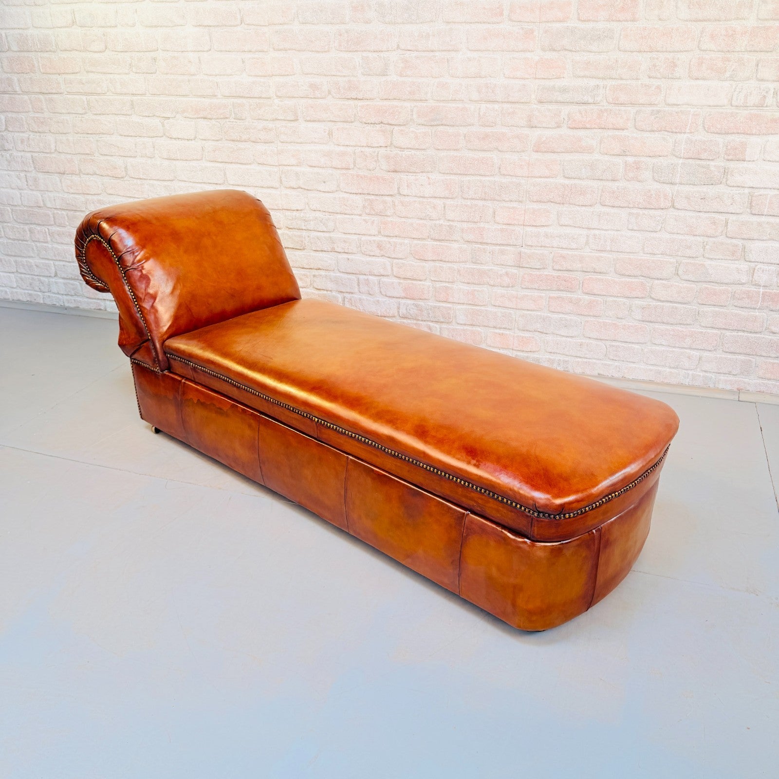 1920s Tan Leather Chaise Lounge Reclining Headrest Blanket Box Antique