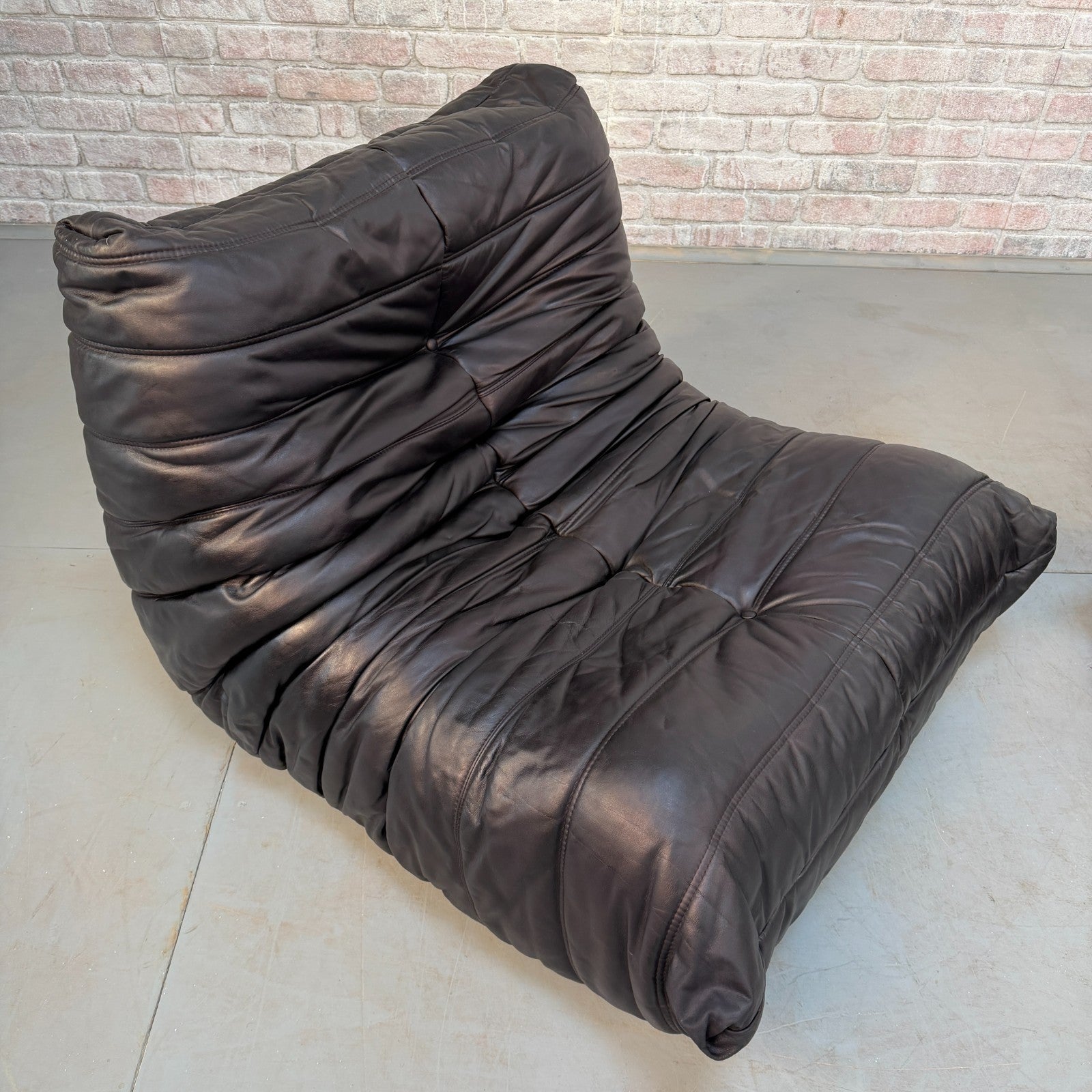Pair of Vintage Ligne Roset Togo Black Hand-Dyed Leather Chairs - Michel Ducaroy