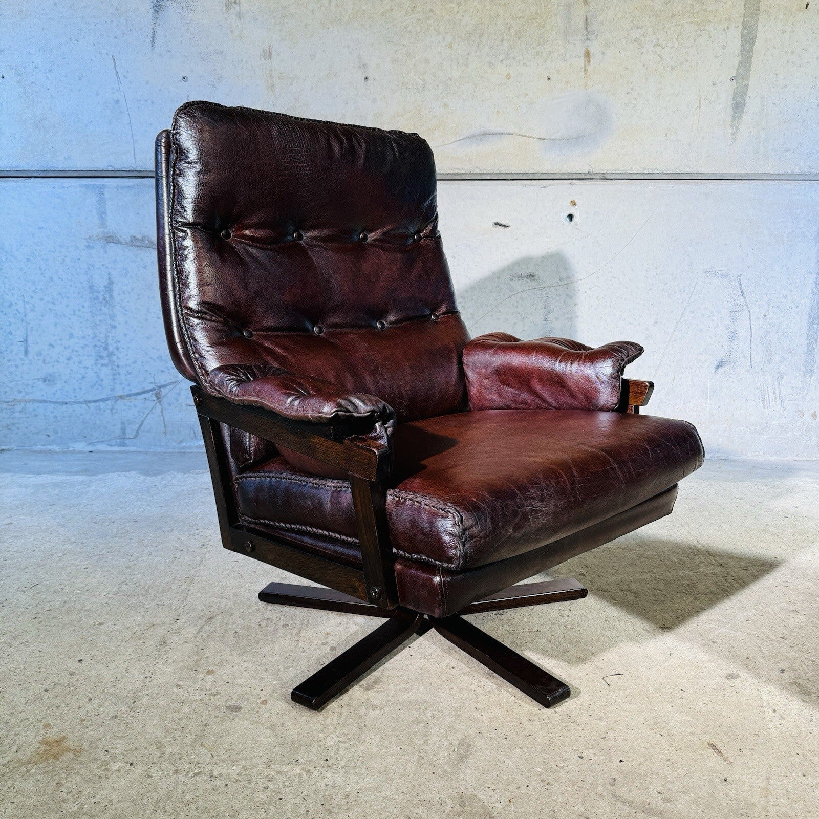 1 Of 2 Beautiful 1970s Vintage Danish Chestnut Leather Swivel Chair