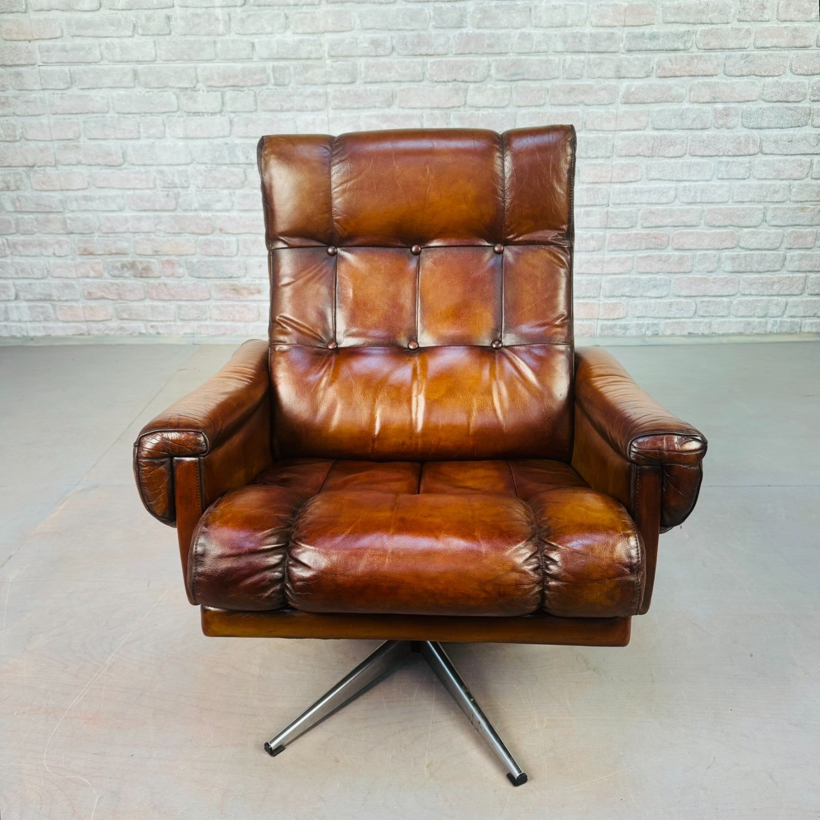 Mid-Century Danish Leather Swivel Armchair – Hand-Dyed Tan Colour
