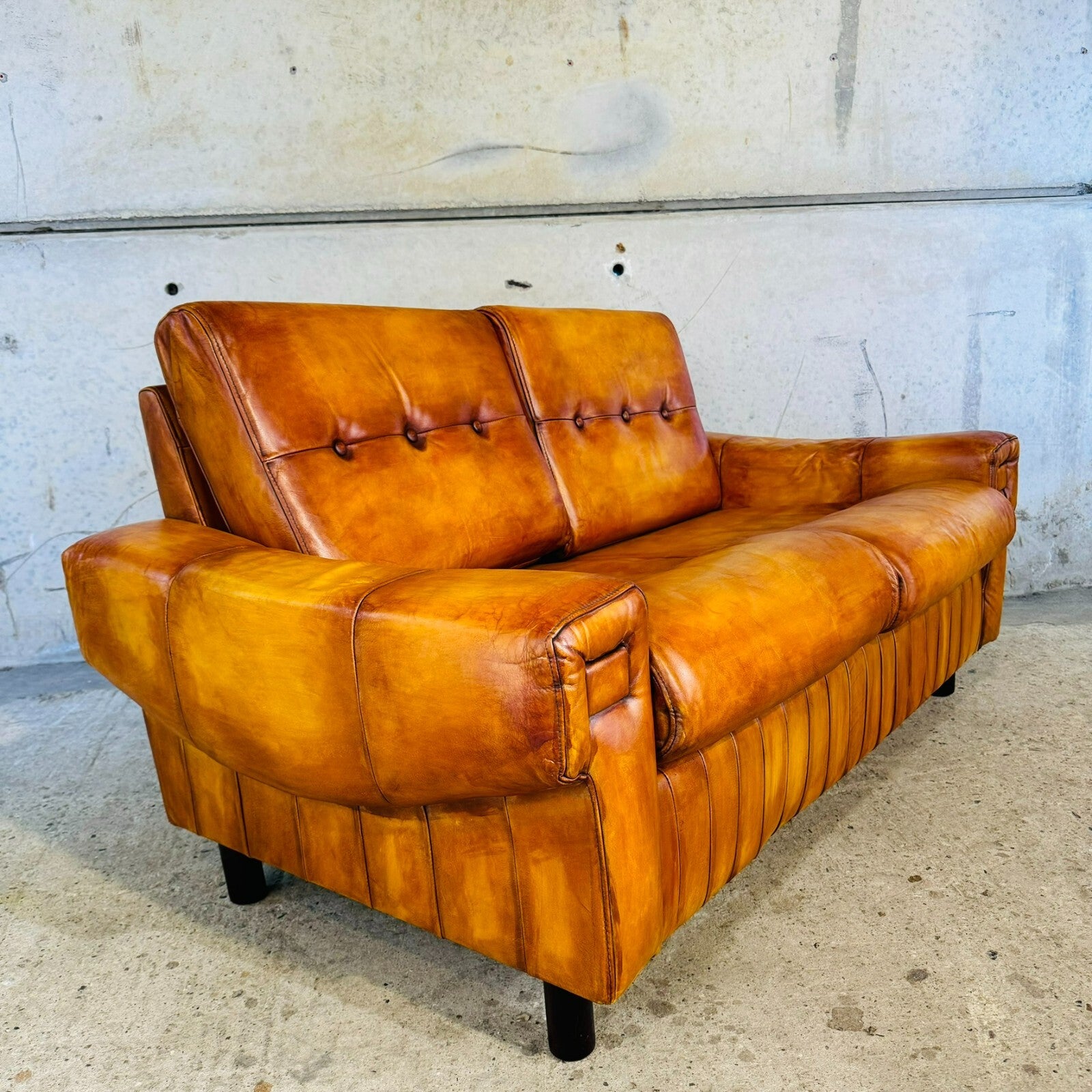 Vintage 1970s Danish Two-Seater Light Tan Leather Sofa – Timeless Design