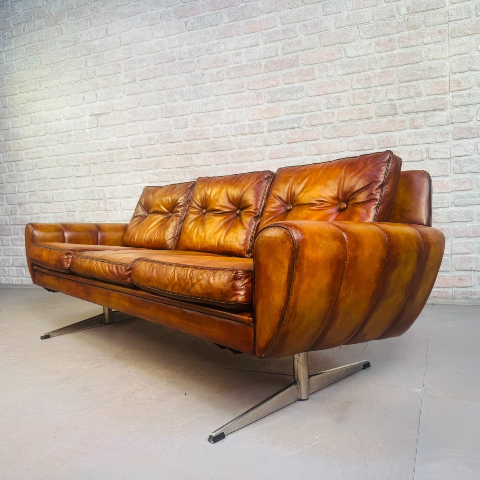 Vintage 1970s Svend Skipper Tan Leather 3 Seater Sofa Chrome Ski Legs