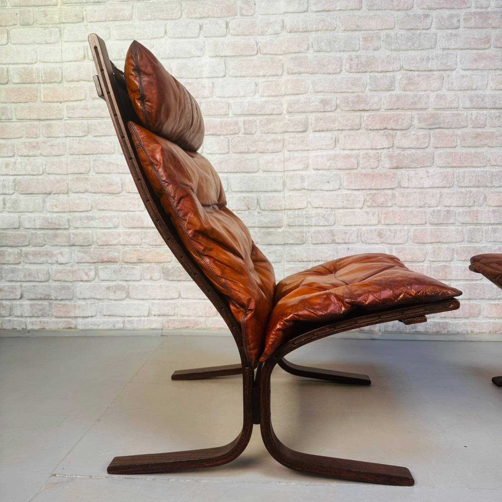 Pair of 1970s Westnofa Siesta High Back Lounge Chairs by Ingmar Relling