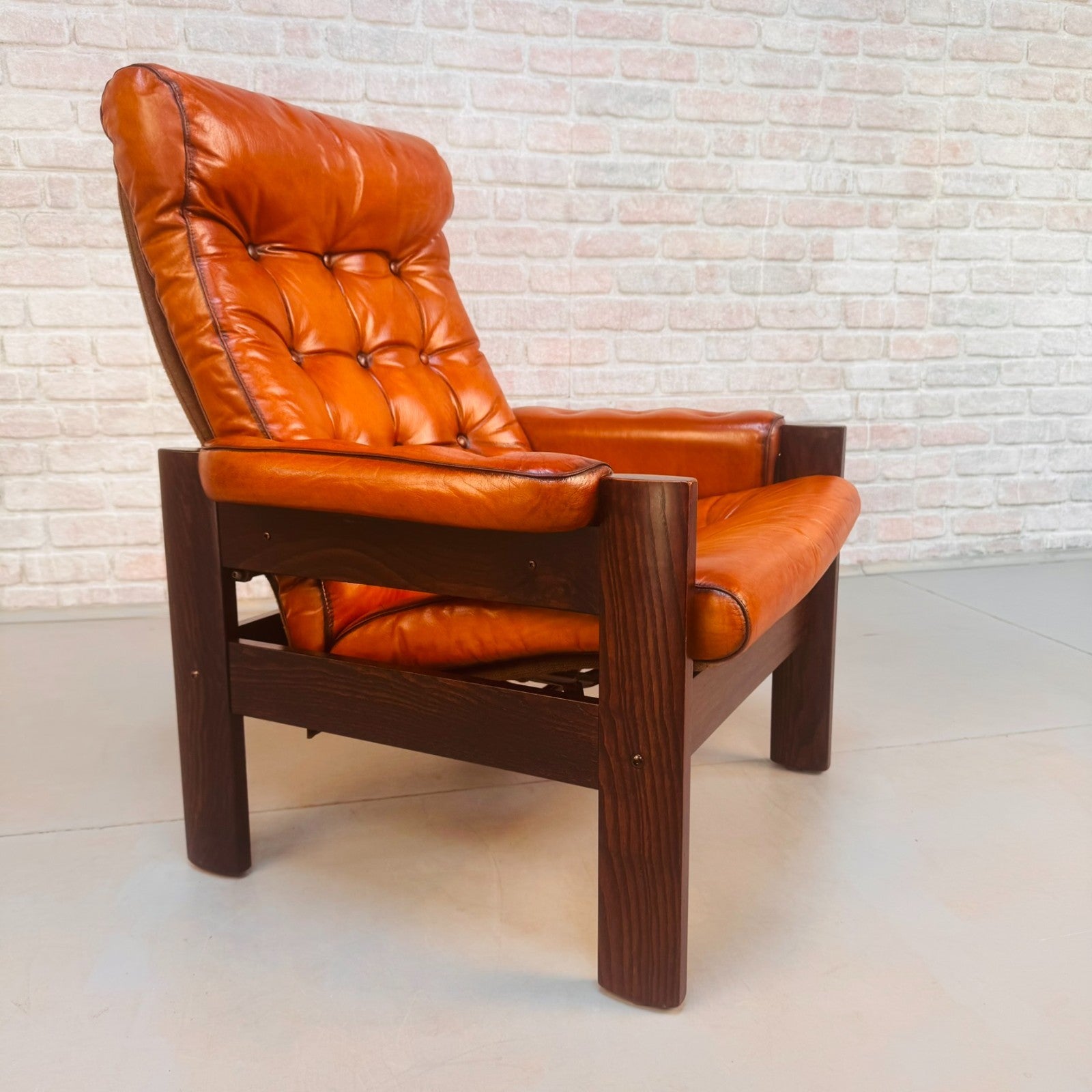 Vintage Ekornes Reclining Tan Leather Armchair Oak Frame