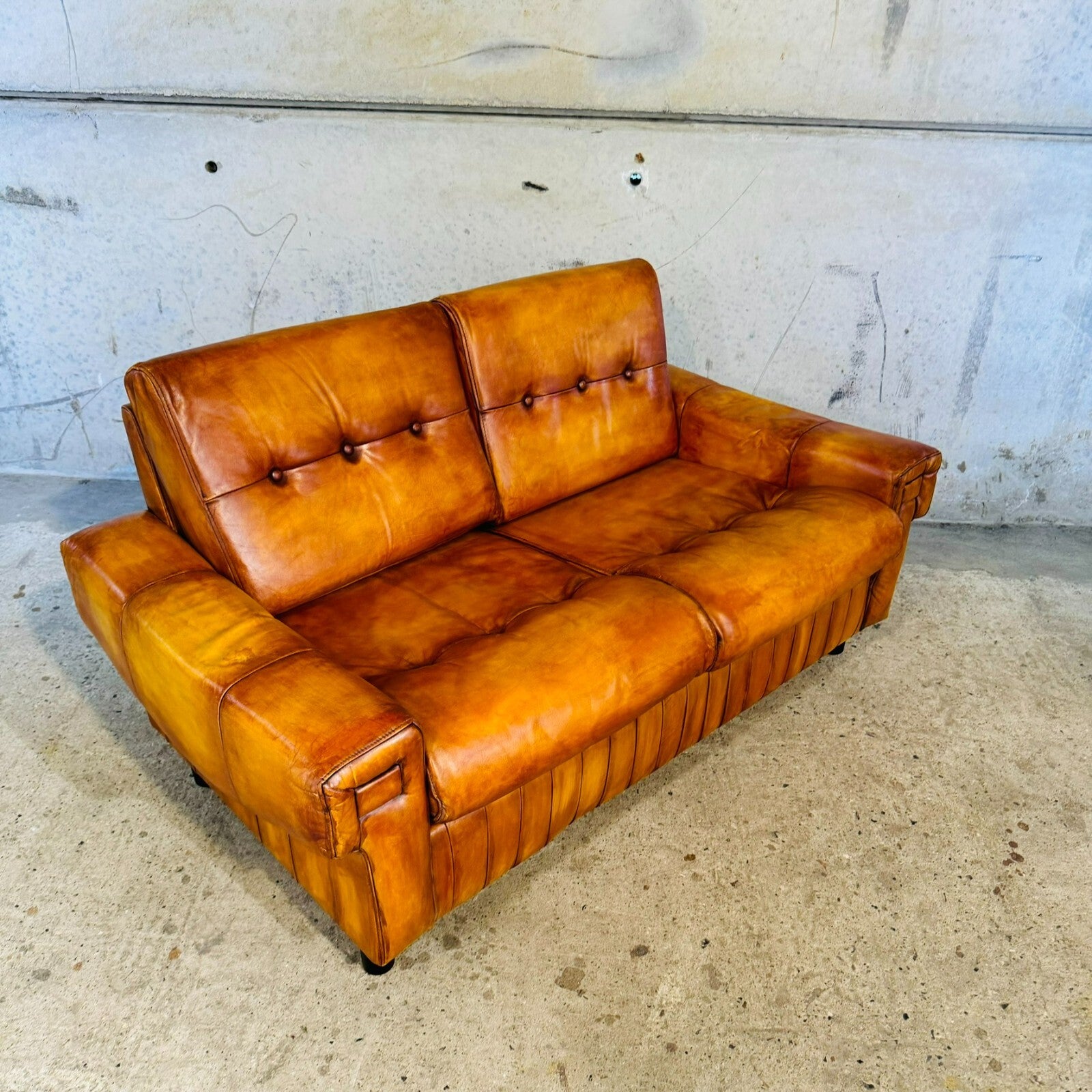 Vintage 1970s Danish Two-Seater Light Tan Leather Sofa – Timeless Design
