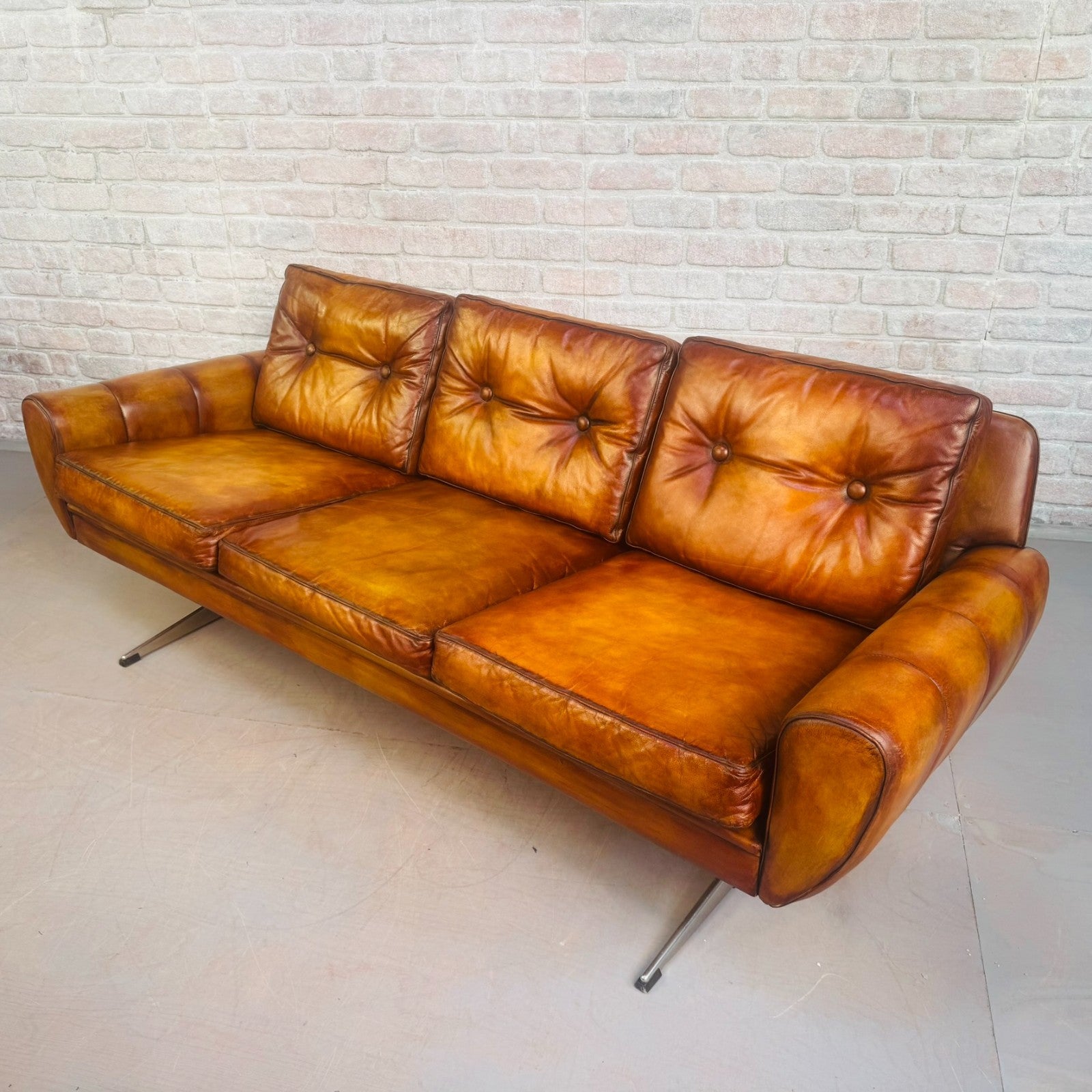 Vintage 1970s Svend Skipper Tan Leather 3 Seater Sofa Chrome Ski Legs