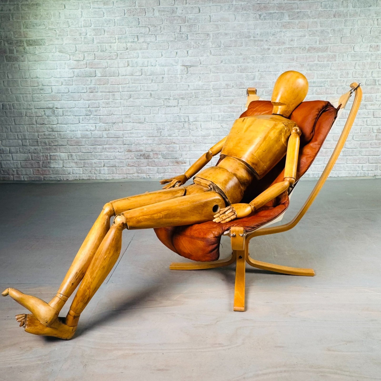 Vintage Norwegian Tan Leather Falcon Chair by Vatne Møbler