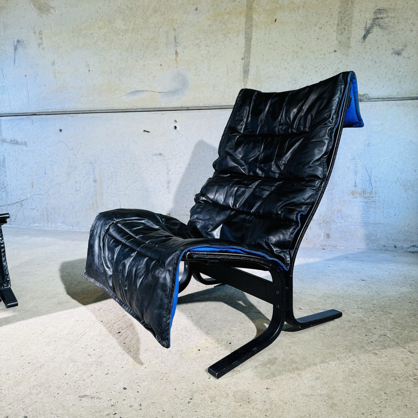 Pair of Easy Chairs Black Leather by Westnofa, Norway 1970 Bentwood Frame