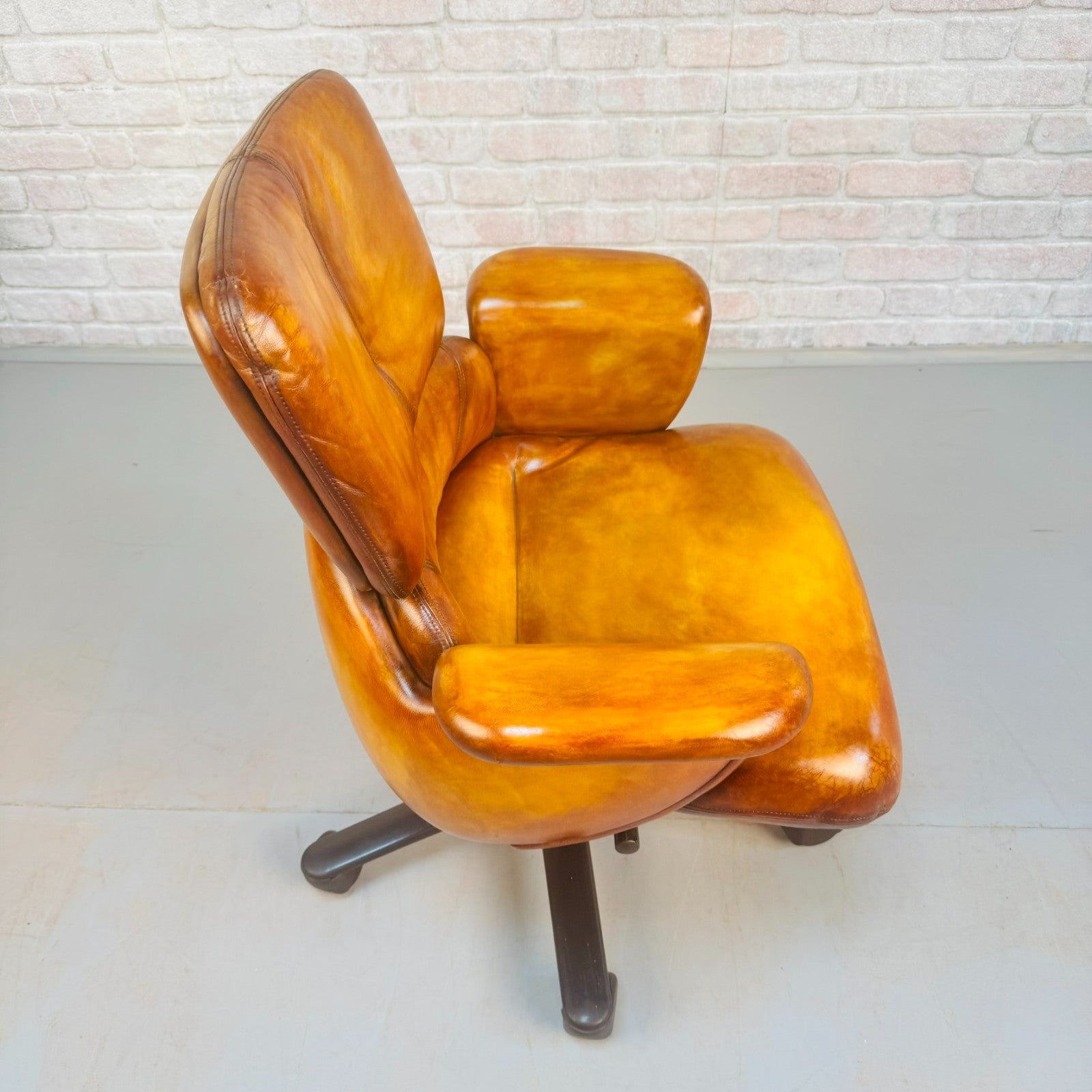 1980s Herman Miller Geoff Hollington Light Tan Leather Executive Chair