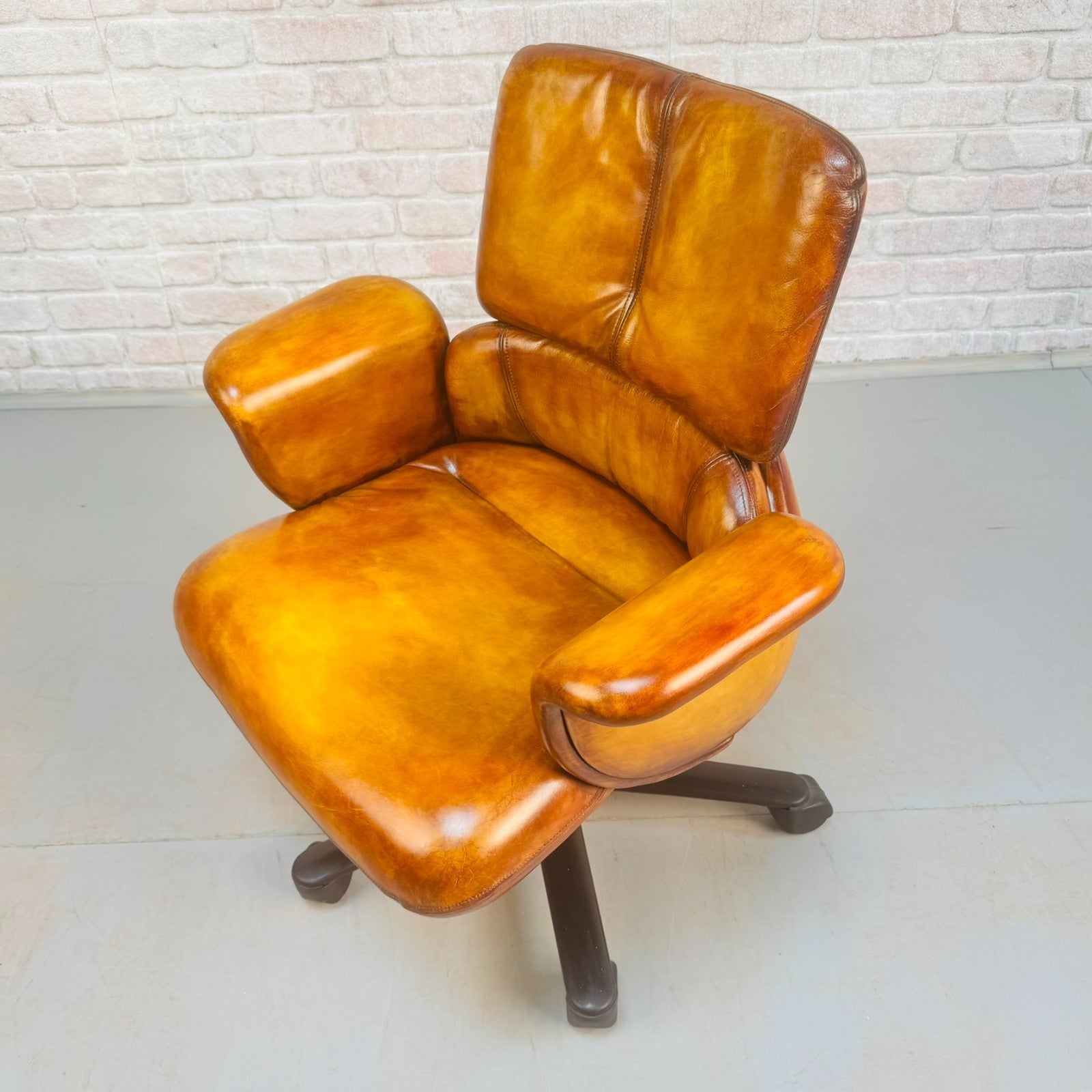 1980s Herman Miller Geoff Hollington Light Tan Leather Executive Chair