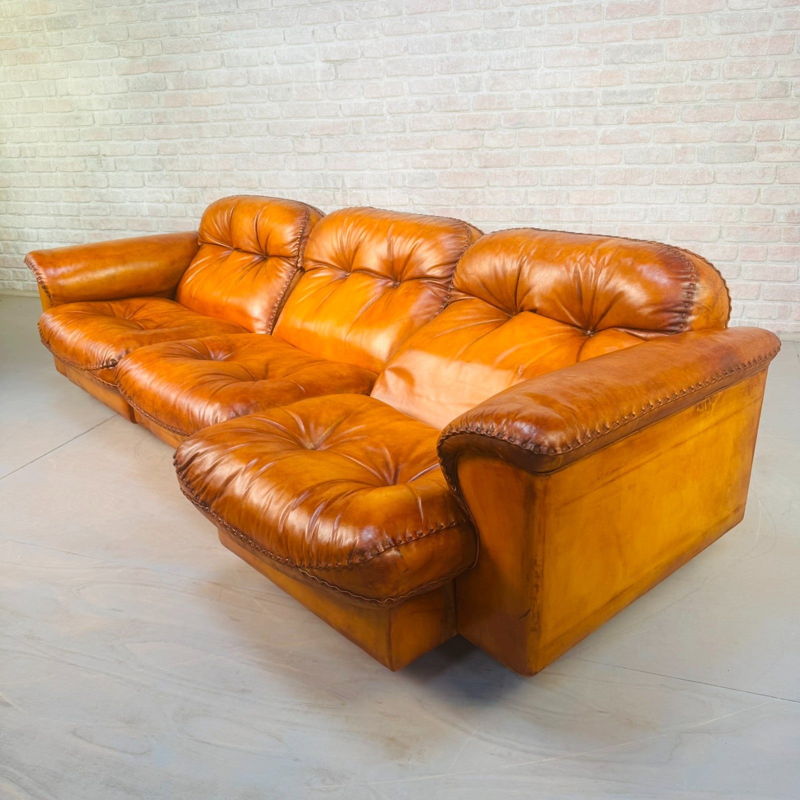 1970s Swiss De Sede DS-101 Tan Leather Three Seater & Armchair Suite