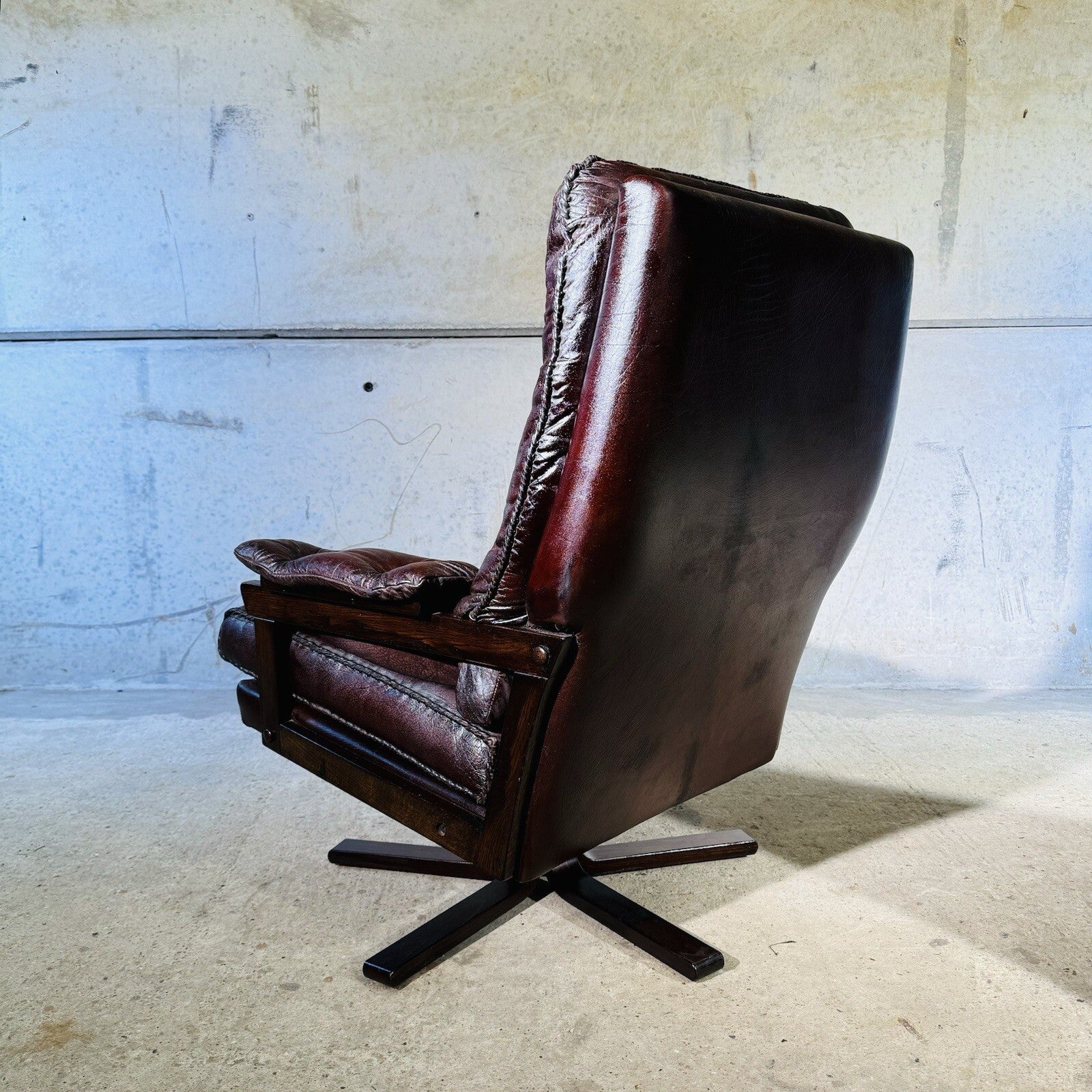 1 Of 2 Beautiful 1970s Vintage Danish Chestnut Leather Swivel Chair