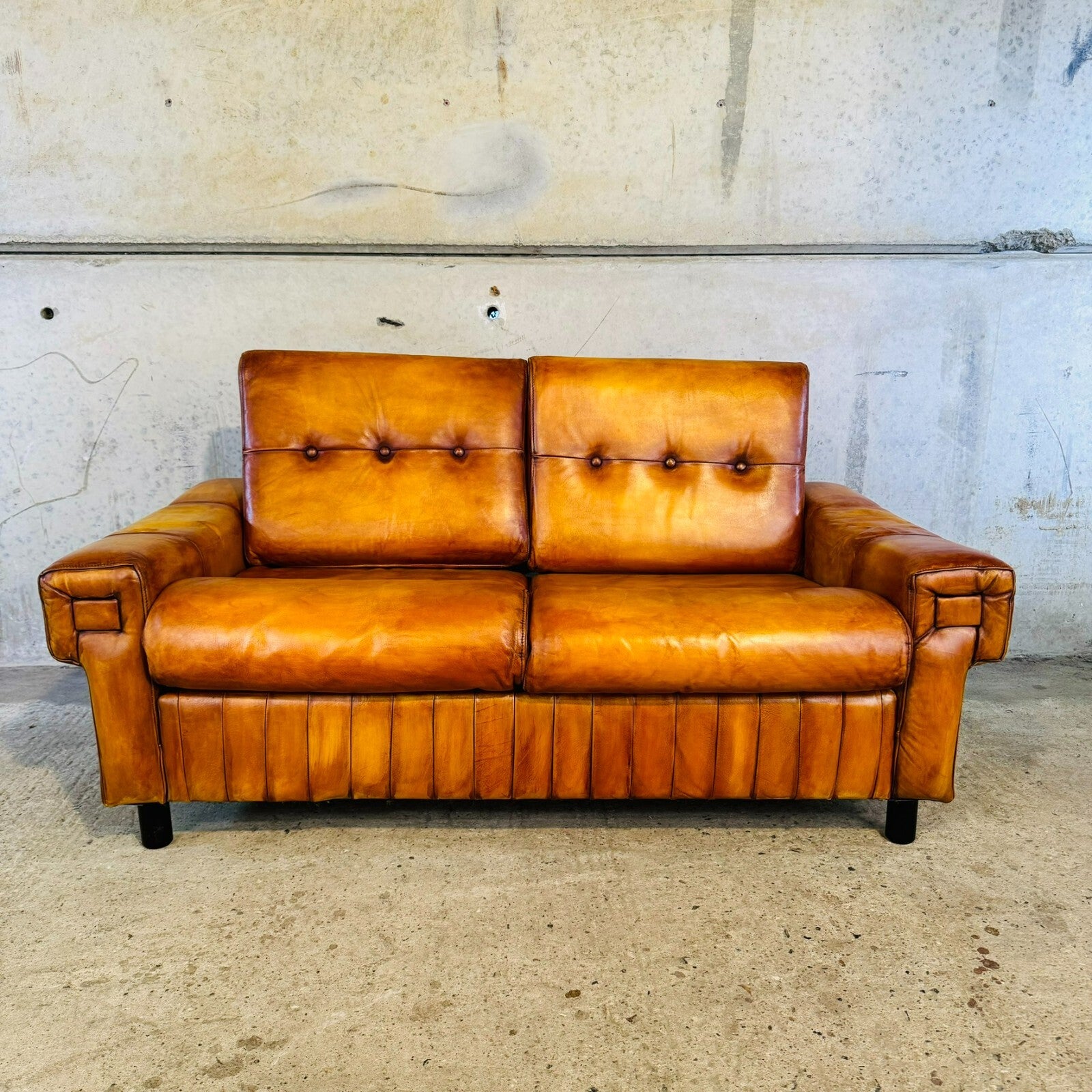 Vintage 1970s Danish Two-Seater Light Tan Leather Sofa – Timeless Design