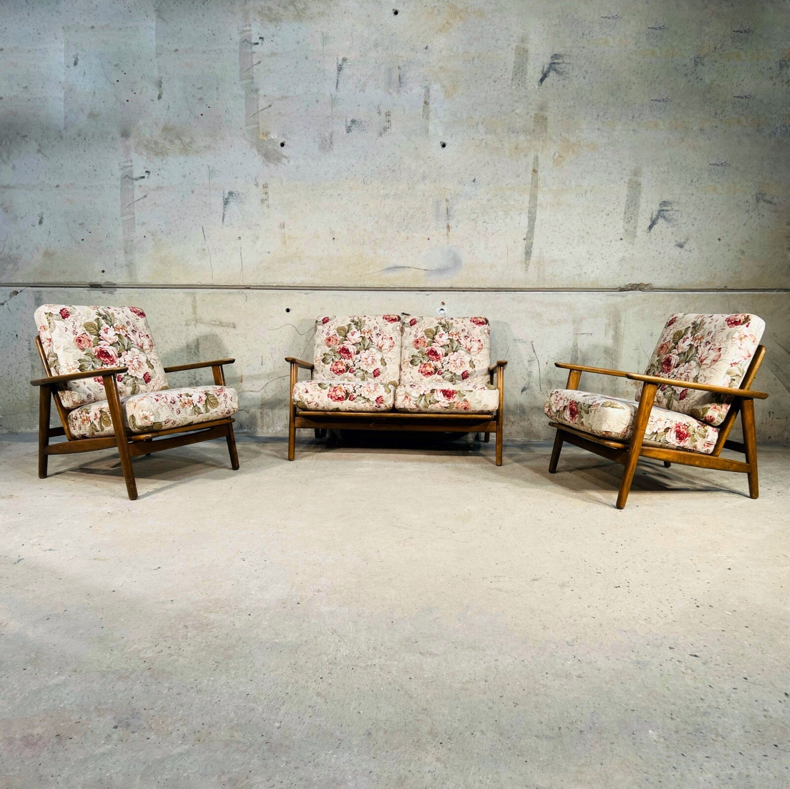 Original Danish 60s Hans Wegner GE-240 Sofa and Pair of Armchairs Suite