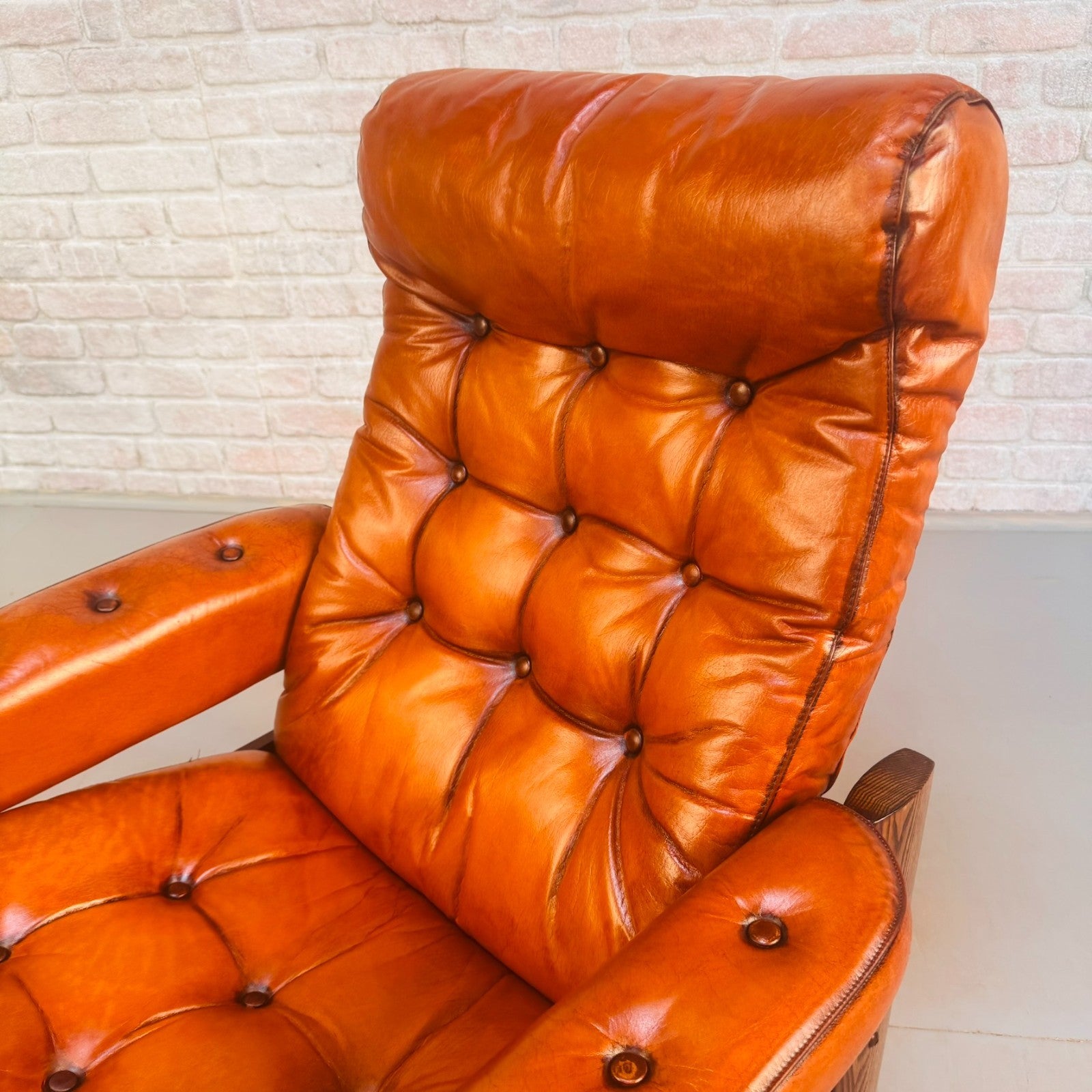 Vintage Ekornes Reclining Tan Leather Armchair Oak Frame