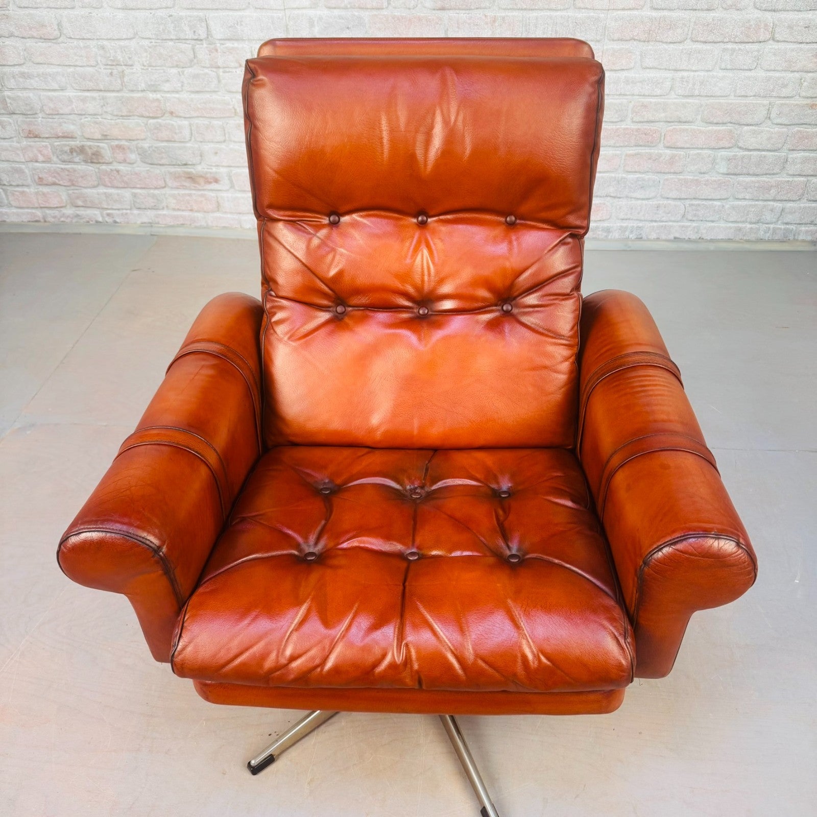 Mid-Century Danish Leather Swivel Armchair – Hand-Dyed Cognac Colour