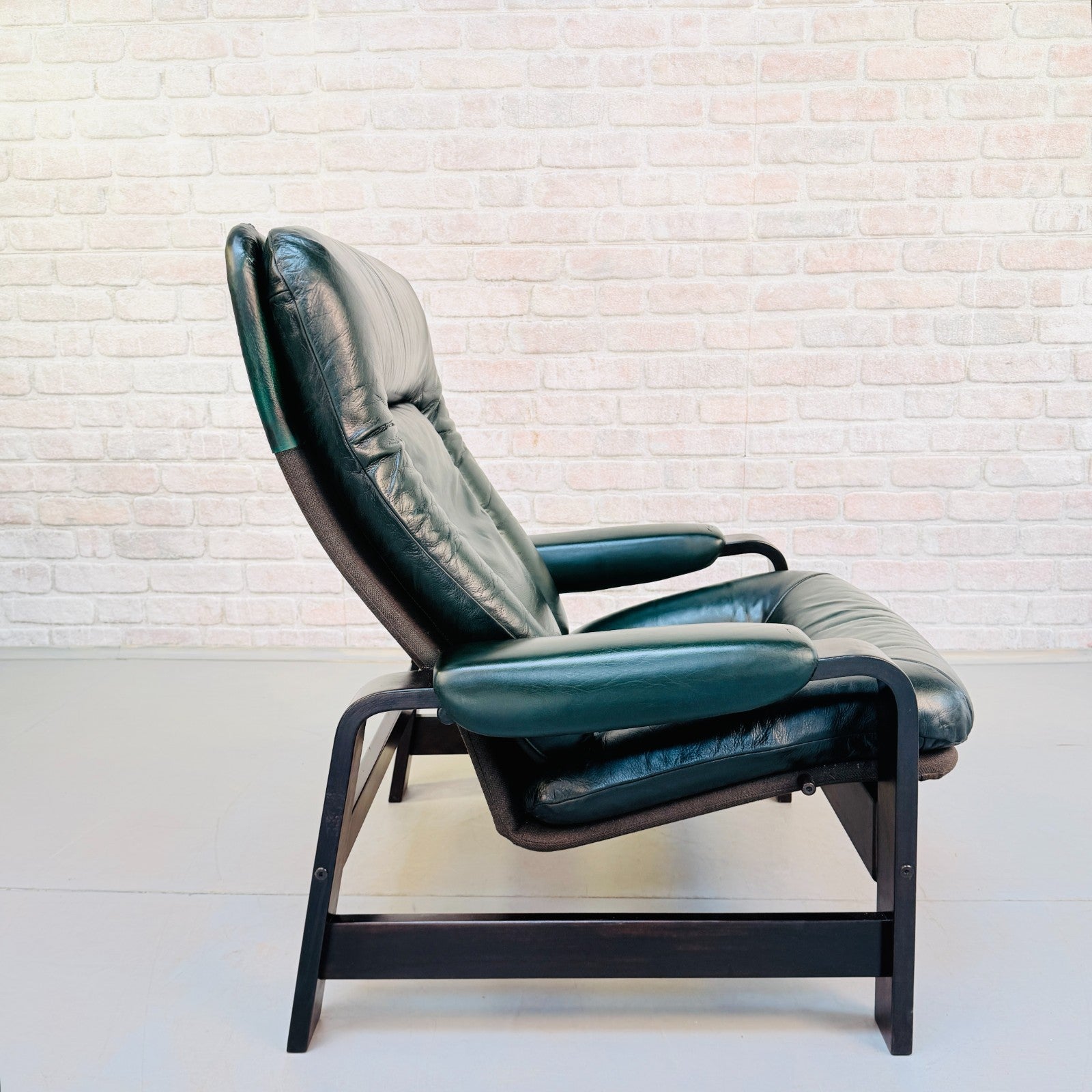Vintage Ekornes Dark Green Leather Reclining Armchair Scandinavian Lounge Chair