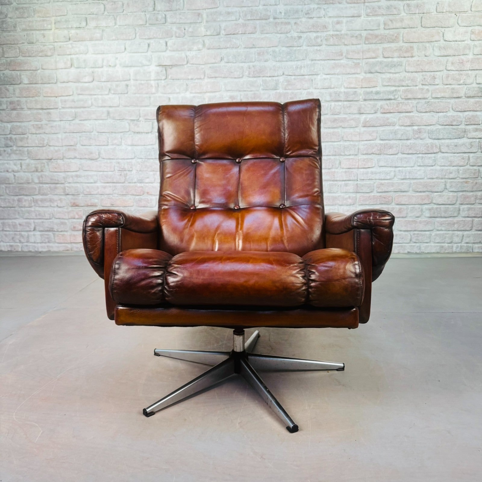 Mid-Century Danish Leather Swivel Armchair – Hand-Dyed Tan Colour