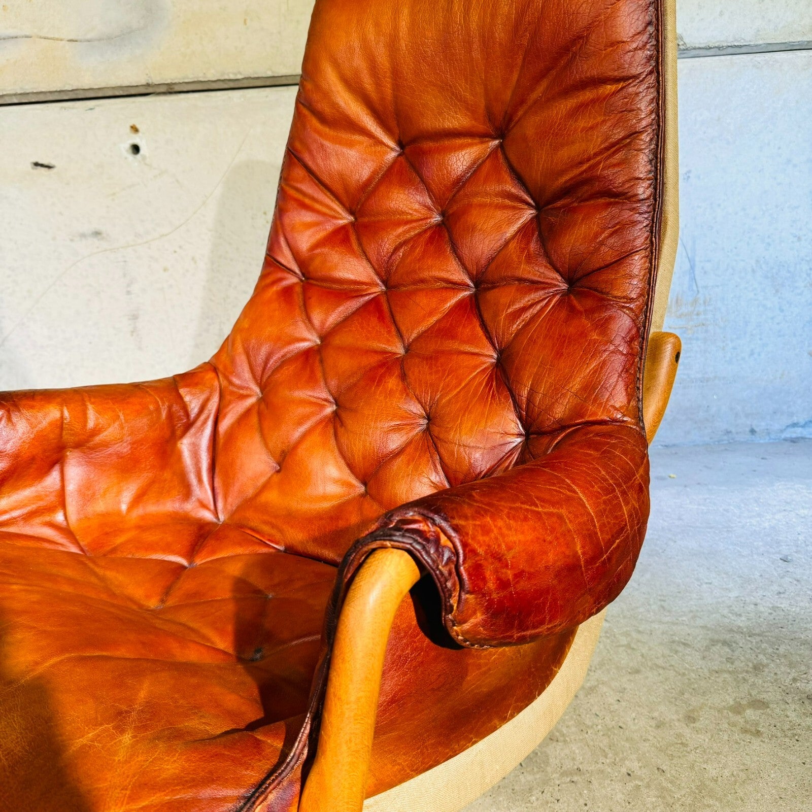 Pair of 1960s Scandinavian High Back Leather Swivel Chairs by Berg #A318