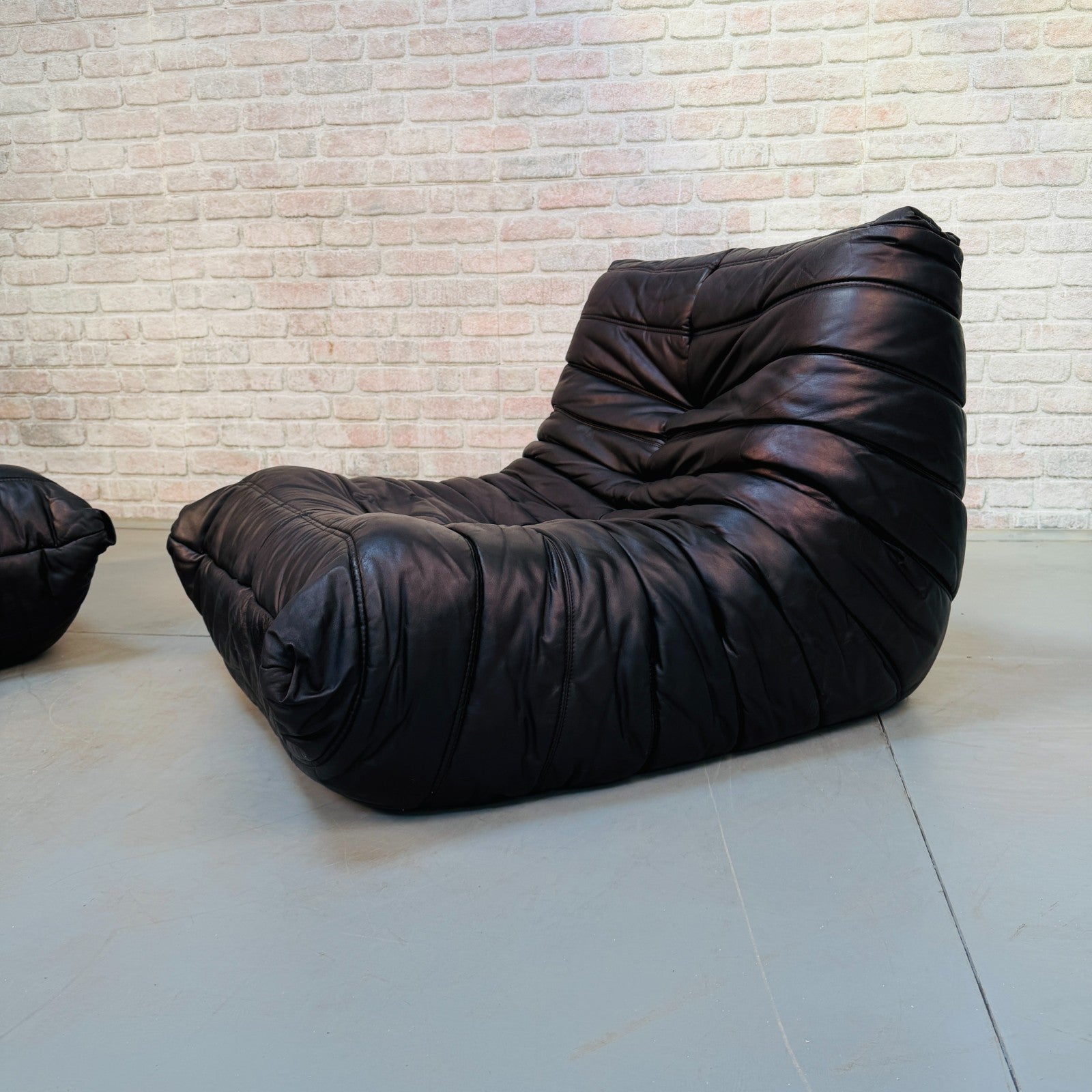 Pair of Vintage Ligne Roset Togo Black Hand-Dyed Leather Chairs - Michel Ducaroy