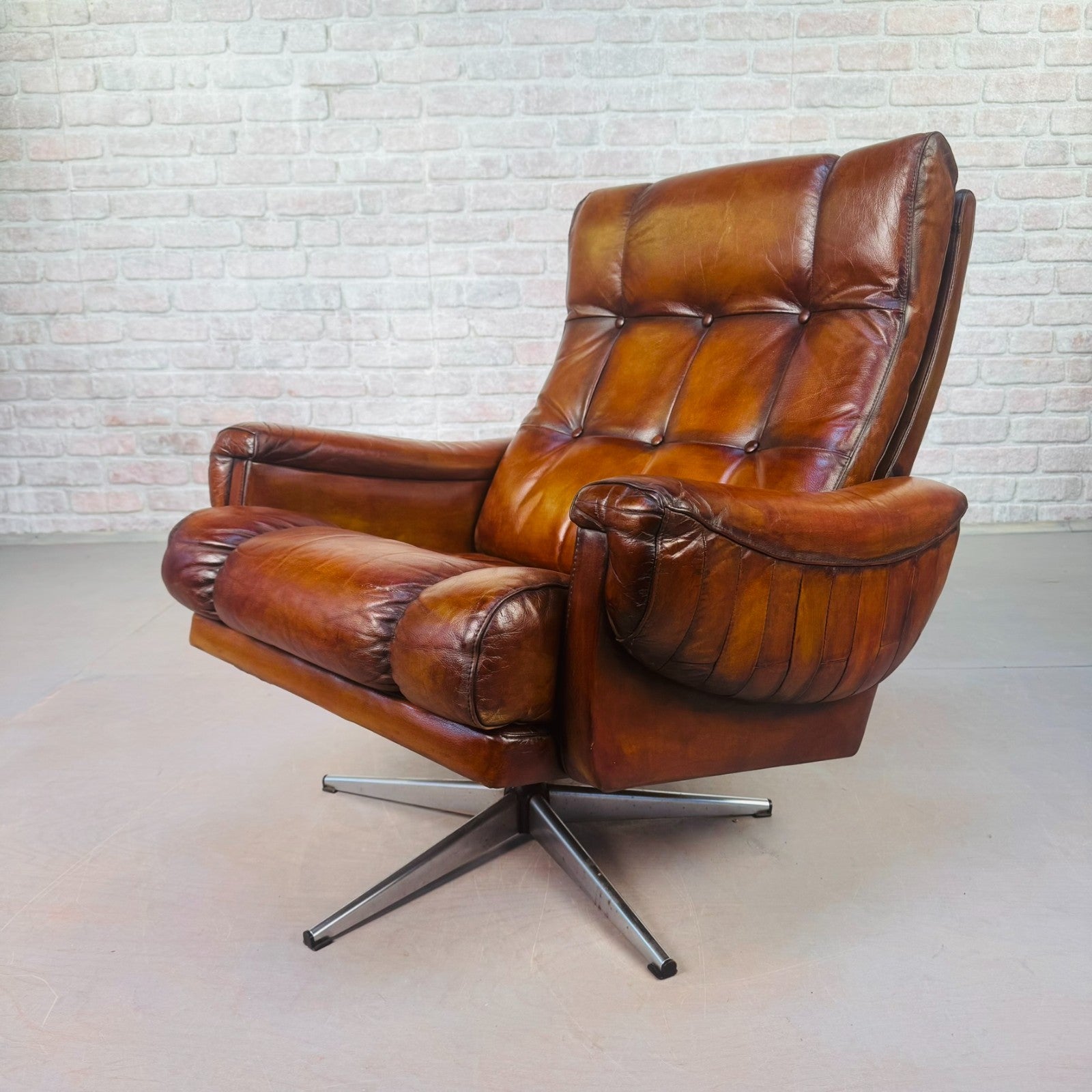 Mid-Century Danish Leather Swivel Armchair – Hand-Dyed Tan Colour