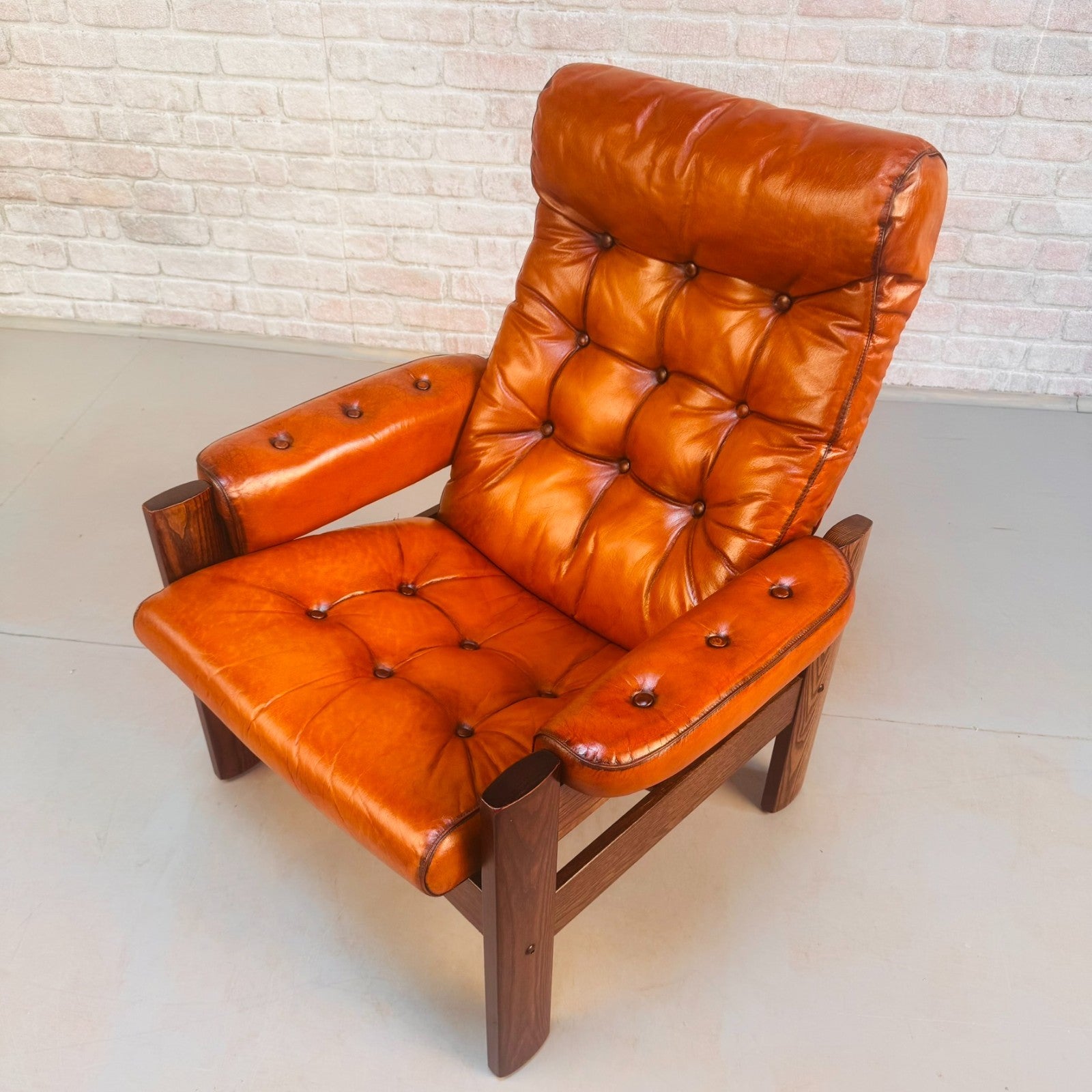 Vintage Ekornes Reclining Tan Leather Armchair Oak Frame