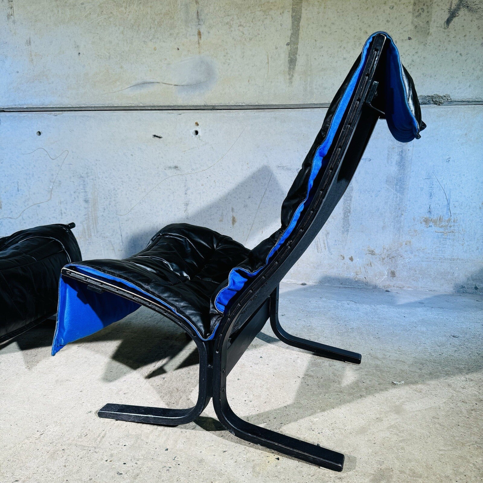 Pair of Easy Chairs Black Leather by Westnofa, Norway 1970 Bentwood Frame