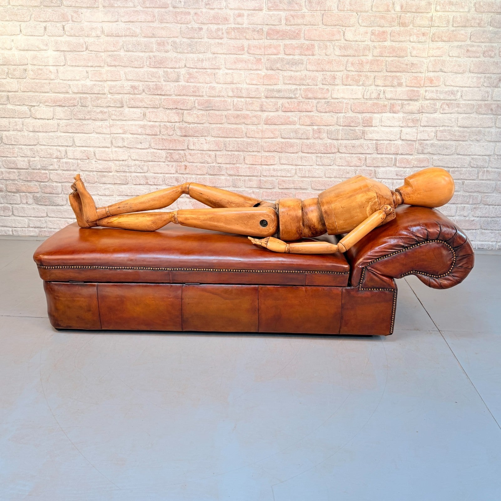 1920s Tan Leather Chaise Lounge Reclining Headrest Blanket Box Antique