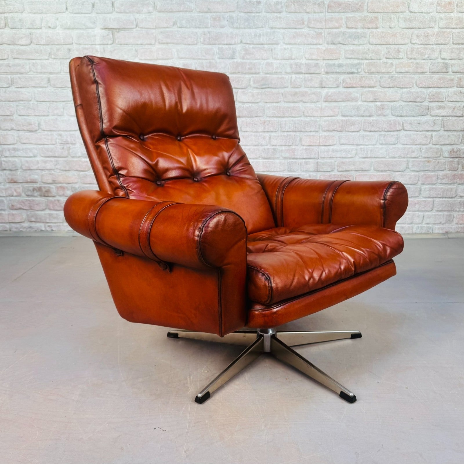 Mid-Century Danish Leather Swivel Armchair – Hand-Dyed Cognac Colour