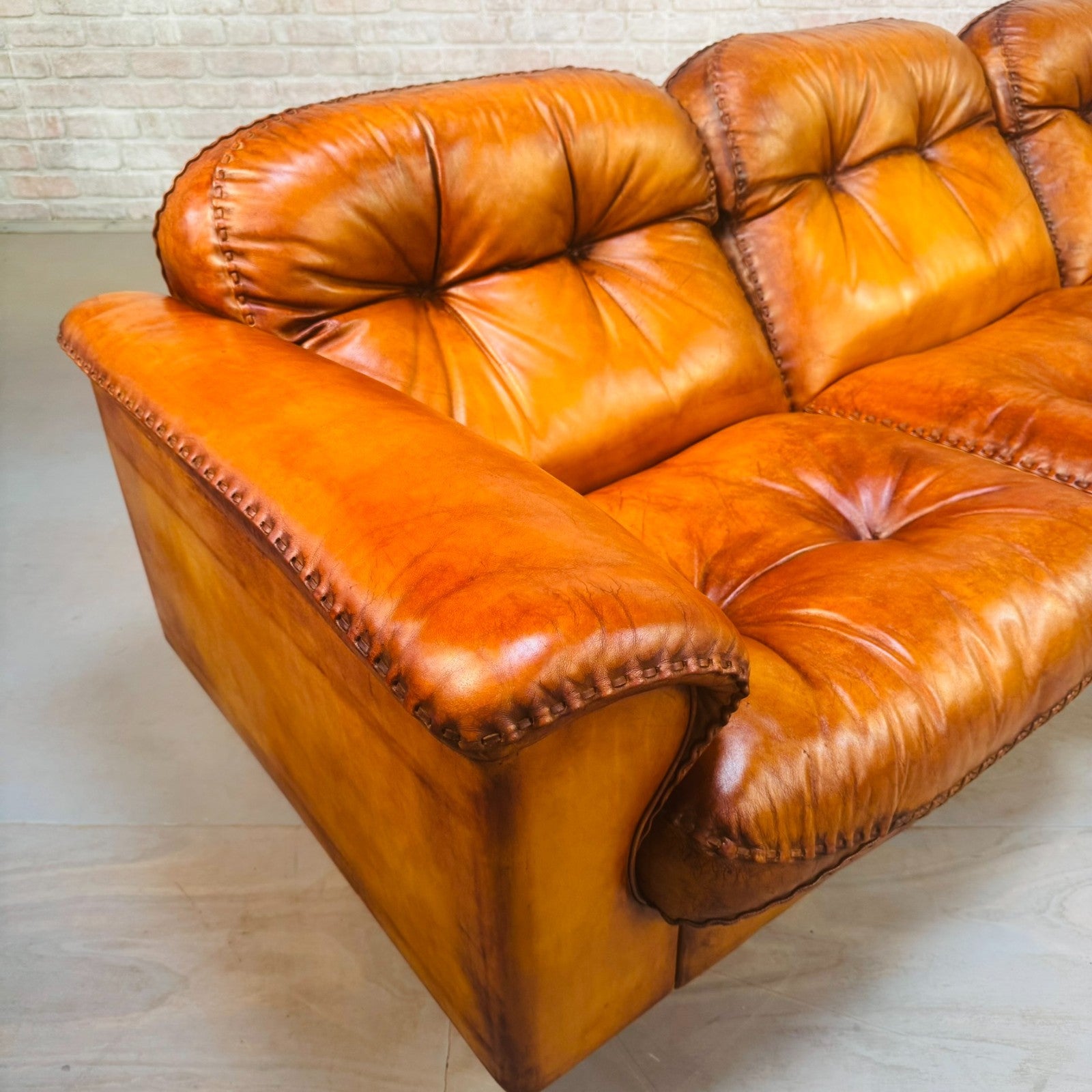 1970s Swiss De Sede DS-101 Tan Leather Three Seater & Armchair Suite