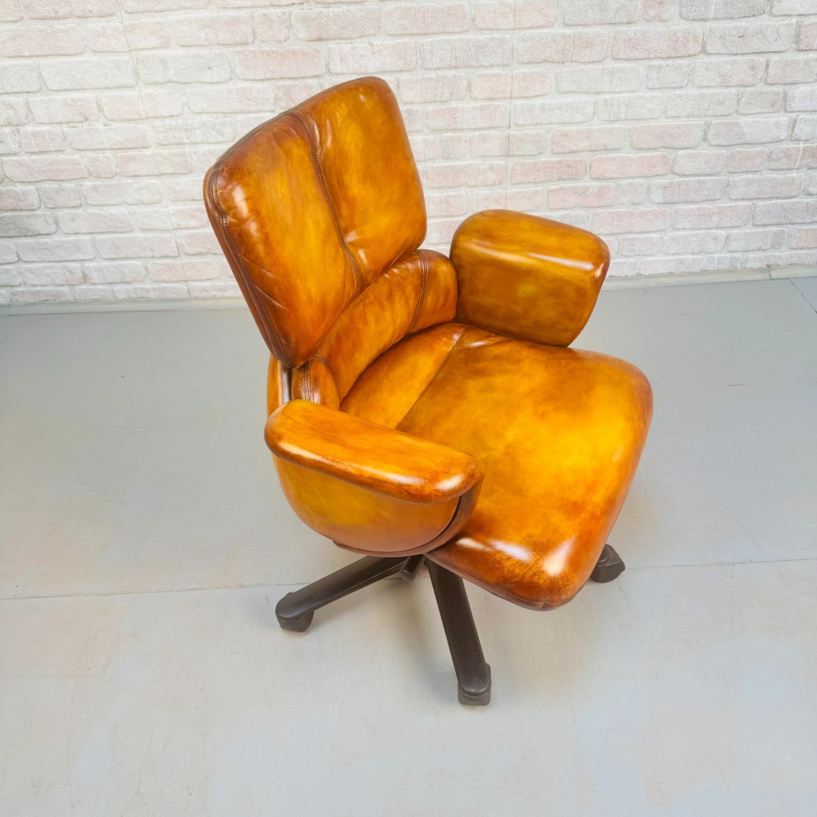 1980s Herman Miller Geoff Hollington Light Tan Leather Executive Chair